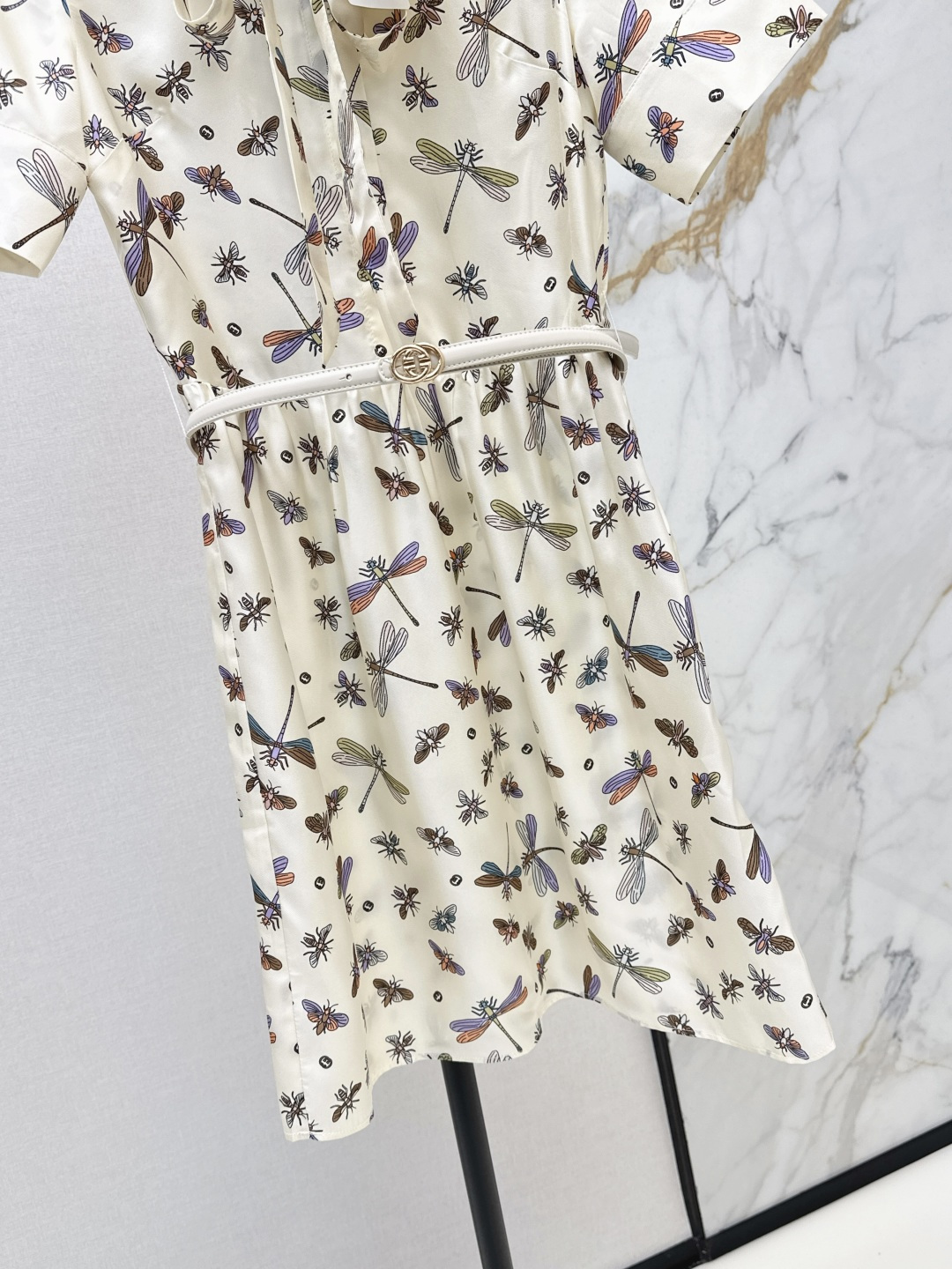 Gu 26Ss————春夏最新款青蜓印花真丝连衣裙🤍百分百真丝斜纹绸面料 配送金属扣腰带 气质飘带领结收