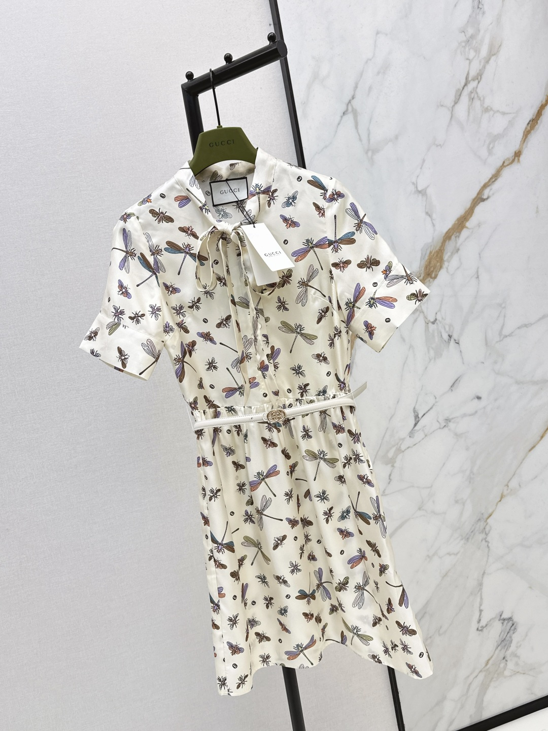 Gu 26Ss————春夏最新款青蜓印花真丝连衣裙🤍百分百真丝斜纹绸面料 配送金属扣腰带 气质飘带领结收
