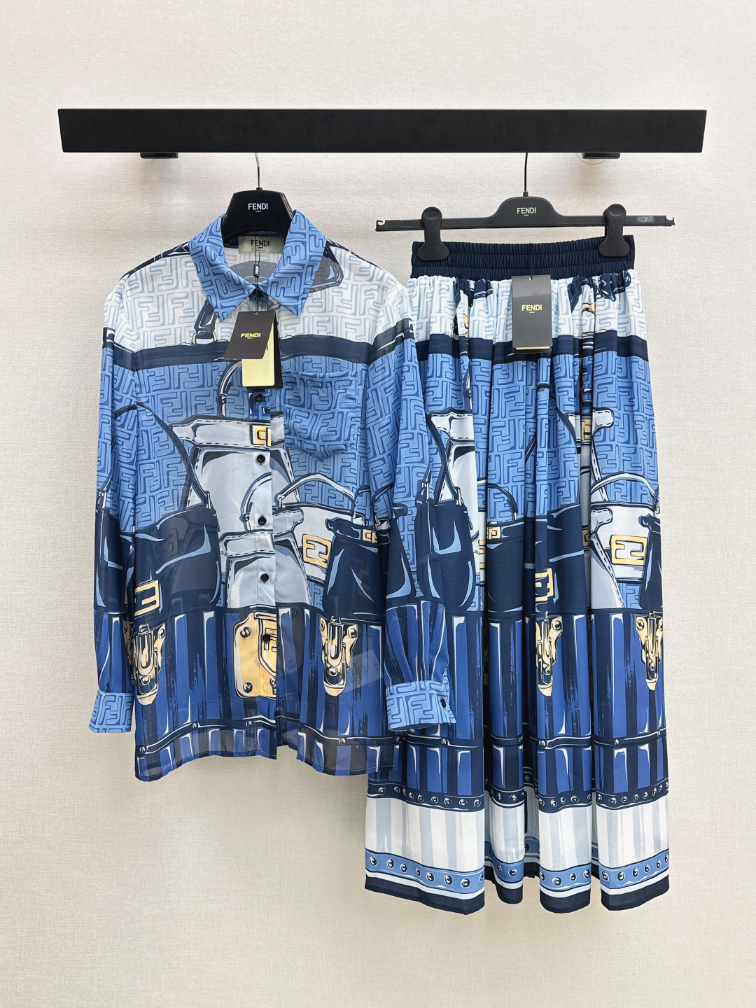 NO:797712,FD 26Ss - the latest spring and summer printing suit, positioning printing, cute style, full of small details, exquisite workmanship, age-reducing fashion, good hold style, won the hearts of fairies, soft and textured, one color separated, ready for sale, sml lining,,19860909FD 26Ss———春夏最新款印花套装 定位印花 可A可乖的风格 满满小细节太加分 做工精致 减龄时尚 好HOLD住造型 深得仙女心 柔软有质感 一色分开发 现货发售sml 衬,,,Women's clothing