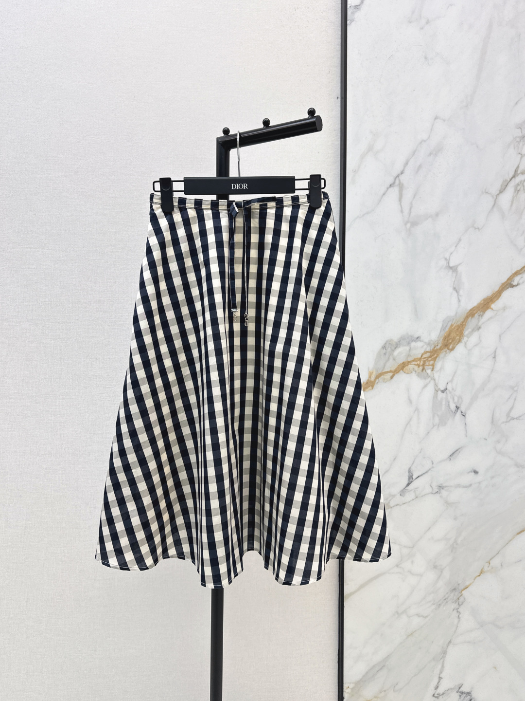 NO:798058,CD 26Ss————The latest plaid umbrella skirt for spring and summer, retro and fashionable, low-key and luxurious!  The pattern is versatile and easy to choose. Customized technical fabrics. The quality of workmanship depends on the details. Available in stock in one color, sml, skirts,19860909CD 26Ss————春夏最新款格子伞状半裙 复古时髦 低调气质又奢华高级！版型百搭不挑人 定制科技面料 做工品质看细节 一色现货发售sml,,skirts,,Women's clothing