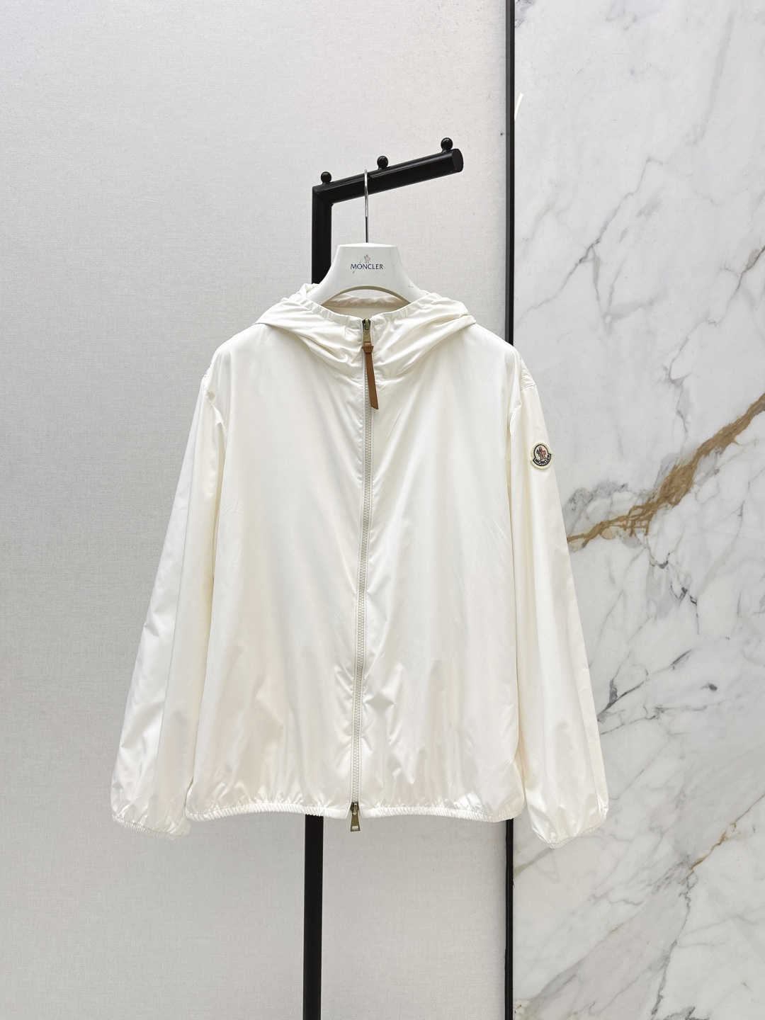 NO:798408,MC 26Ss————The latest spring and summer hooded windbreaker jacket is light and practical. It is a basic item in the daily wardrobe. It is made of transparent windbreaker fabric. It has a handsome and fashionable style. Five colors are available for sale 0/1/2,,jackets & coats,hats,19860909MC 26Ss————春夏最新款连帽风衣外套轻盈而实用 是日常衣橱的基础款单品 采用通透的风衣面料 帅气时髦范儿 五色现货发售0/1/2,,jackets & coats,hats,,Women's clothing