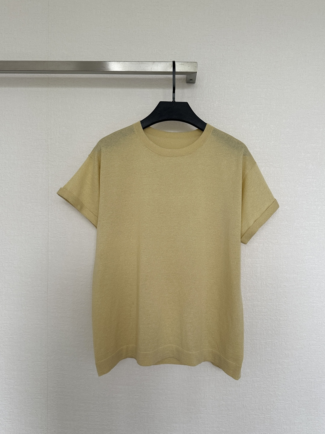 🛒𝐍𝐄𝐖 · 𝟐𝟎𝟐𝟔/新品预售羊绒的软糯真丝的丝滑金银葱的微光织进18针的细腻里轻薄到像第二层皮肤却高