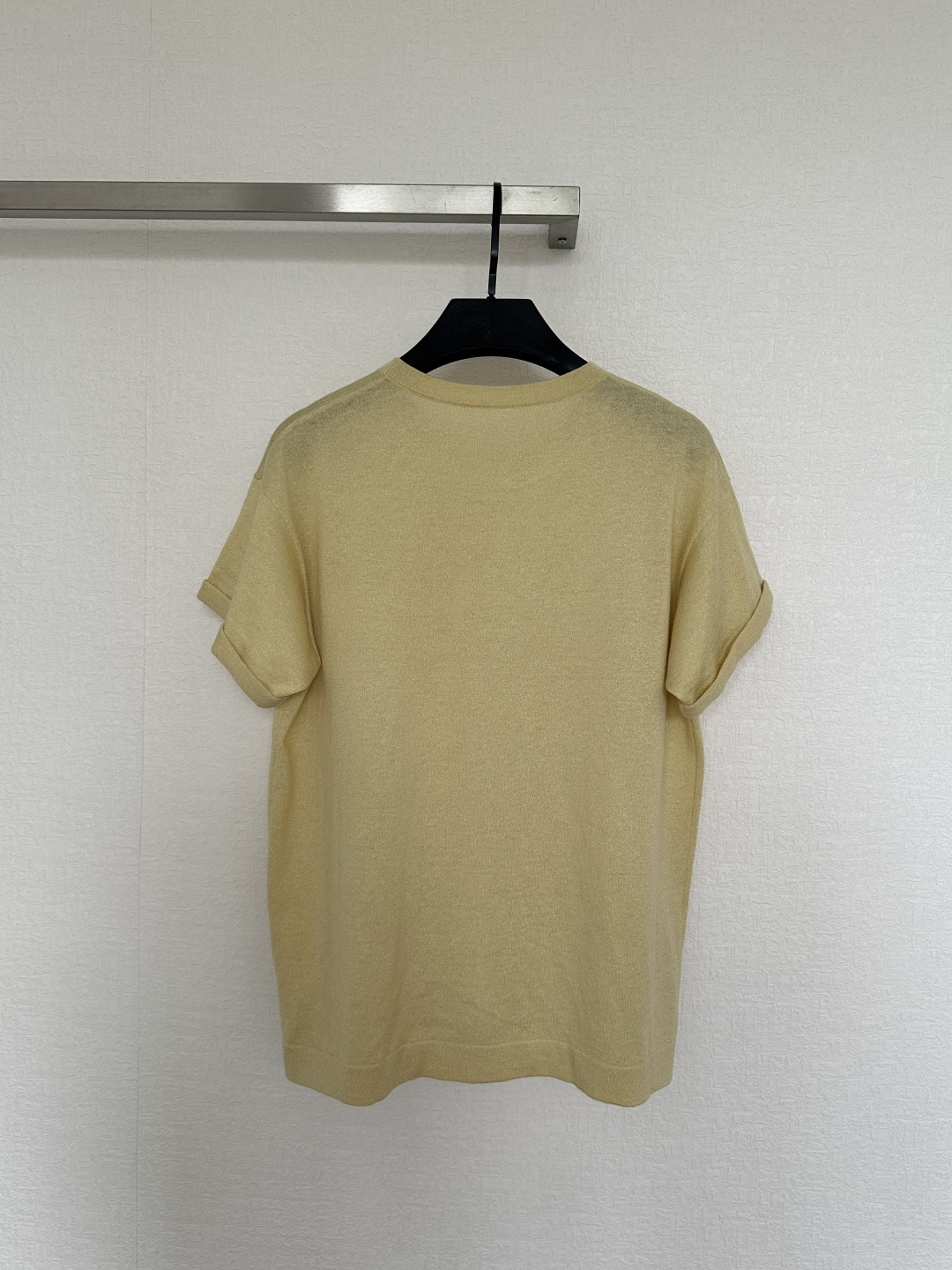 🛒𝐍𝐄𝐖 · 𝟐𝟎𝟐𝟔/新品预售羊绒的软糯真丝的丝滑金银葱的微光织进18针的细腻里轻薄到像第二层皮肤却高