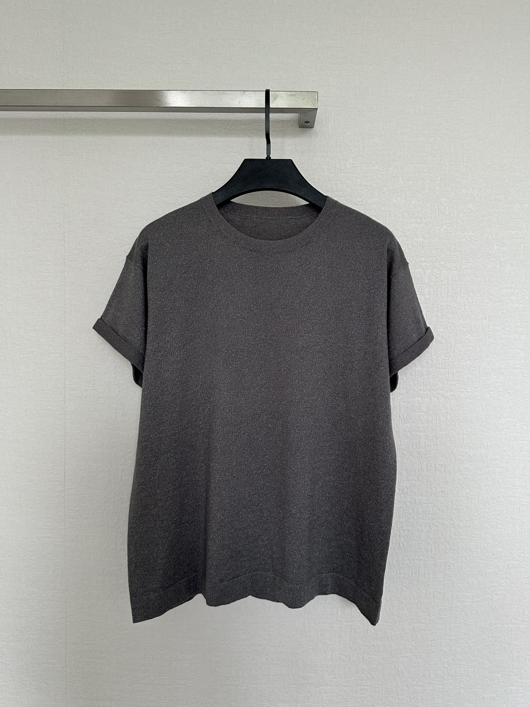 🛒𝐍𝐄𝐖 · 𝟐𝟎𝟐𝟔/新品预售羊绒的软糯真丝的丝滑金银葱的微光织进18针的细腻里轻薄到像第二层皮肤却高