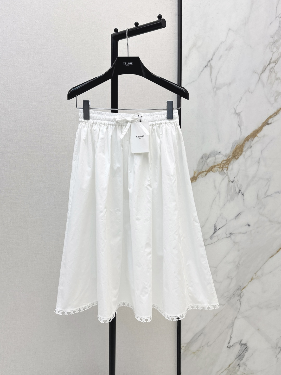 NO:799094,CE 26Ss————The latest holiday style must-have romantic white skirt with Arc de Triomphe hollow lace for early spring. It adopts a high-waist design and perfectly elongates the leg line. The 100% cotton fabric is soft and comfortable and has excellent breathability. It is very suitable for summer weather. Whether it is for vacation or daily wear, it looks elegant, sweet and elegant. One color ready for sale sml,,skirts,19860909CE 26Ss————早春最新款度假风必备凯旋门镂空花边浪漫白半裙 采用高腰设计 完美拉长腿部线条 百分百棉面料柔软舒适 透气性极佳 非常适合夏日天气 无论是度假还是日常穿搭 都显气质大方甜美优雅 一色现货发售sml,,skirts,,Women's clothing