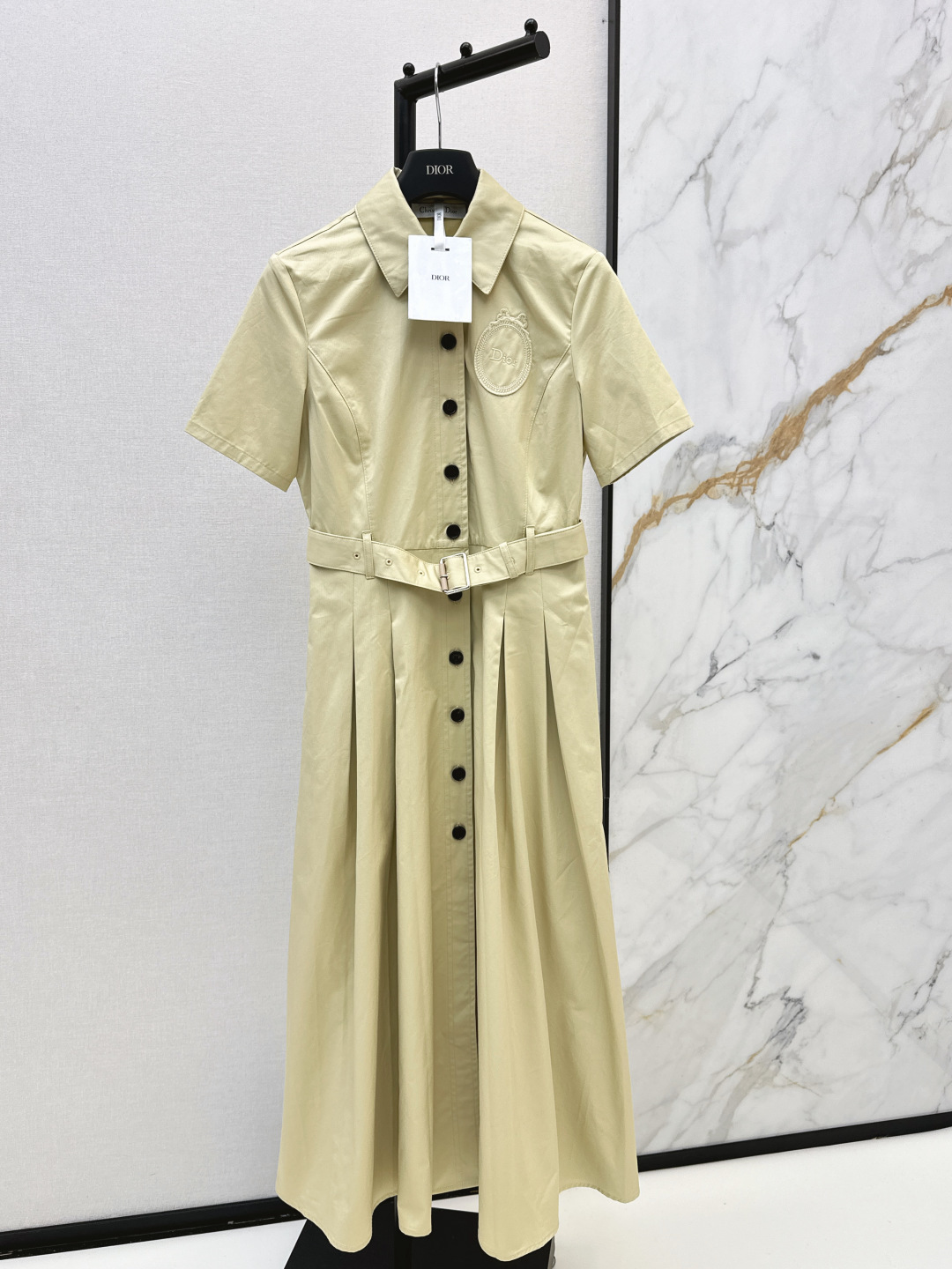NO:799557,CD 26Ss————The latest long dress with embroidery decoration for spring and summer. Classic design. The upper body is exquisite and capable. Easy to match. Customized imported fabrics are crisp and stylish. Full of high-end. Two colors available for sale smlxl,,skirts,19860909CD 26Ss————春夏最新款刺绣装饰长款连衣裙 经典款设计 上身精致又干练得体 搭配起来随心应手 定制的进口面料挺括有型 满满的高级感 两色现货发售smlxl,,skirts,,Women's clothing