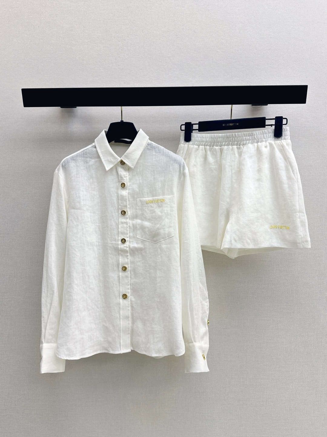 NO:799540,Fashionable design 26Ss————The latest minimalist style linen suit for spring and summer, 100% linen fabric, simple and elegant, very high-end imported texture, look at the details carefully, the color is super correct, the upper body is very cool, clean and classy, ​​improves temperament, comes in one set, two colors are available for sale sml,,19860909时髦设计 26Ss————春夏最新款极简风亚麻套装百分百亚麻面料 简洁大气 非常高级的进口质地 仔细看细节 颜色超正 上身非常飒爽 干净有品 提气质 一套出 两色现货发售sml,,,Women's clothing