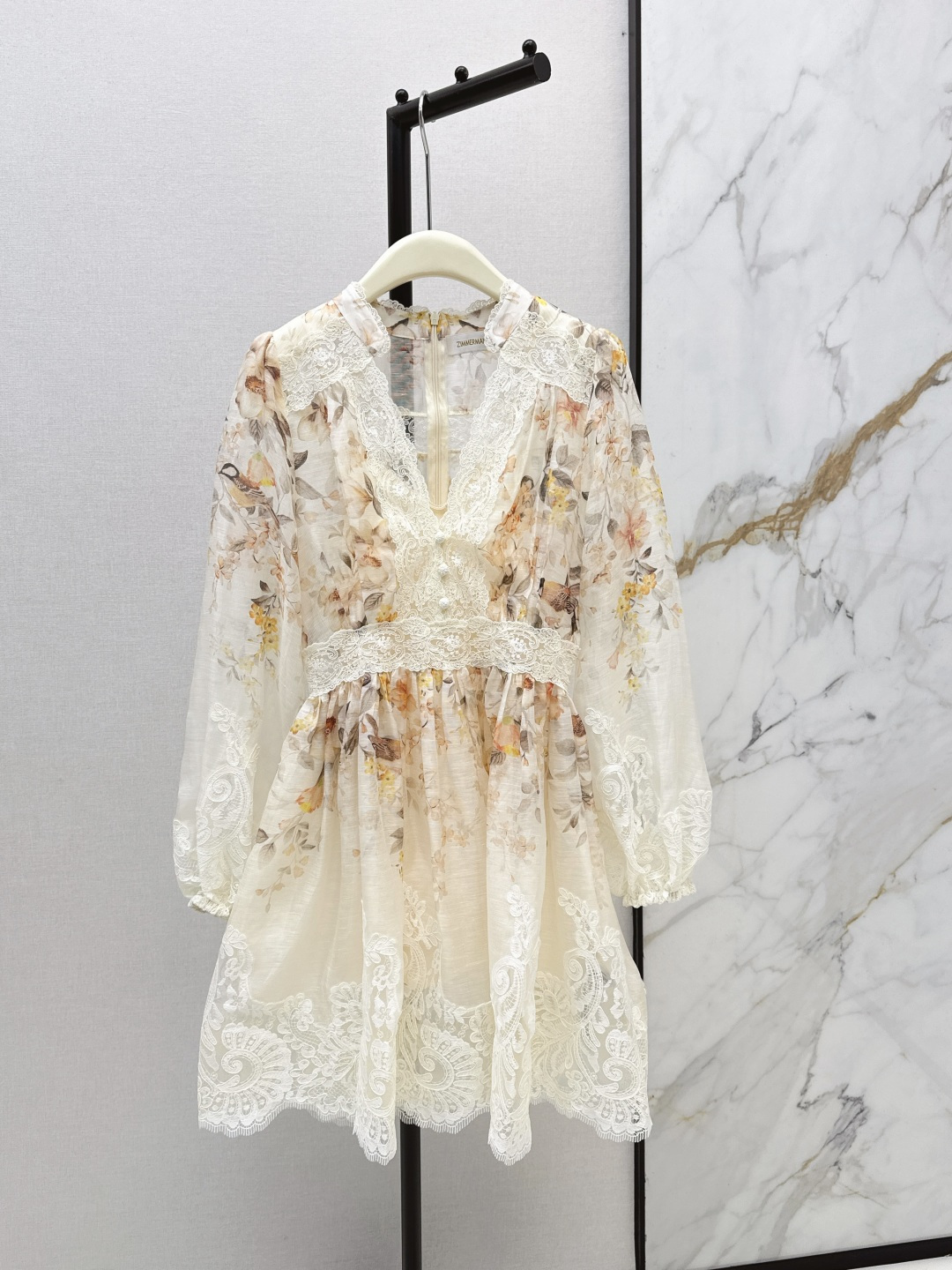 NO:799528,Exclusive first release of Zimmen-M 26Ss - the latest resort-style spliced ​​lace print dress in early spring. Elegant and fresh holiday style. Elegant pattern printing. Romantic and elegant white and rich beauty must-have item. Linen and silk blended fabric. One color ready for sale smlxl,,skirts,real silk,19860909独家首发 Zimmen-M 26Ss———早春最新款度假风拼接蕾丝印花连衣裙淡雅清新的度假风气息 优雅图案印花浪漫优雅的白富美必备单品 亚麻真丝混纺面料 一色现货发售smlxl,,skirts,real silk,,Women's clothing