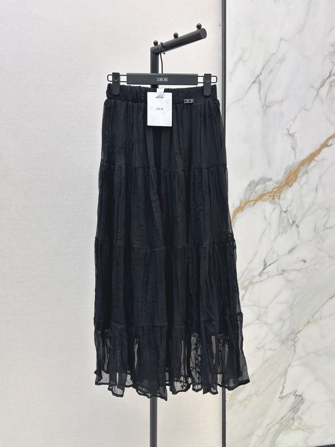 NO:800040,CD 26Ss————The latest hardware-decorated mesh long skirt for spring and summer. Elegant and smart. Simplicity reveals high luxury. The workmanship of the whole dress is very fine. Two colors are available in stock. sml,,skirts,19860909CD 26Ss————春夏最新款五金装饰网纱长半裙 飘逸灵动 简约中流露出高奢 整件衣服做工更是非常精细 两色现货发售sml,,skirts,,Women's clothing