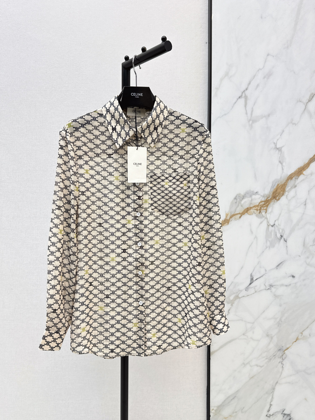 NO:800018,Ce 26Ss————The latest printed shirt in early spring. It is slightly see-through. It is fashionable and discreet. It has a cute style. The version is easy for anyone to control. It is full of small details. It is exquisite in workmanship. The inner stitching technology shirt is a great single product and combination. It is fashionable for age reduction. It is good to hold the look. One color ready for sale sml,, shirts,19860909Ce 26Ss————早春最新款印花衬衫 微透视 若隐若现时尚小心机 可A可乖的风格 版型属于谁都好驾驭 满满小细节太加分了 做工精致 内线来去缝工艺衬衣做为单品和搭配都是杠把子 减龄时尚 好HOLD住造型 一色现货发售sml,,shirts,,Women's clothing