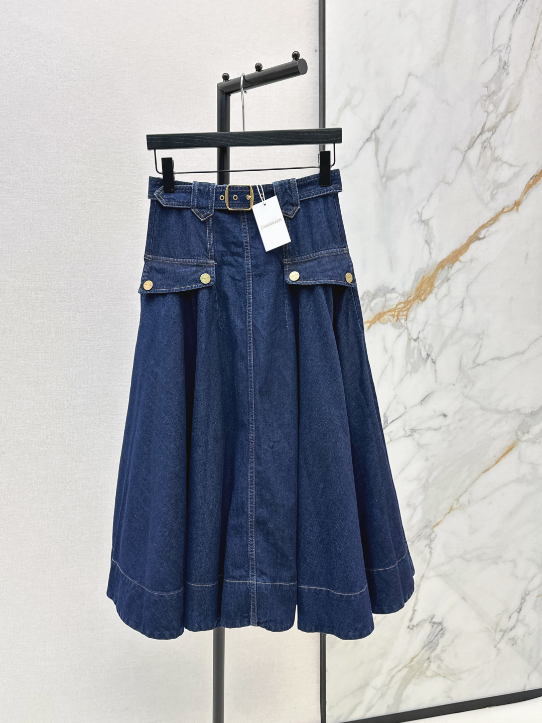 NO:800017,Zim 26Ss————The latest workwear-style denim long skirt for spring and summer, retro and sweet and cool. The high-waisted A-line version has three-dimensional tailoring. The large skirt is smart, elegant and can be sweet or salty. The version is not picky, versatile and fashionable. Highly recommended single product. Imported pure cotton denim reactive wash texture is awesome. Two colors available for sale sml,,skirts,19860909Zim 26Ss————春夏最新款工装风牛仔长半裙复古又甜酷 高腰A字版型立体剪裁大裙摆灵动优雅可甜可盐 版型不挑人百搭又时髦 强烈推荐单品 进口纯棉牛仔活性洗水质感超赞 两色现货发售sml,,skirts,,Women's clothing