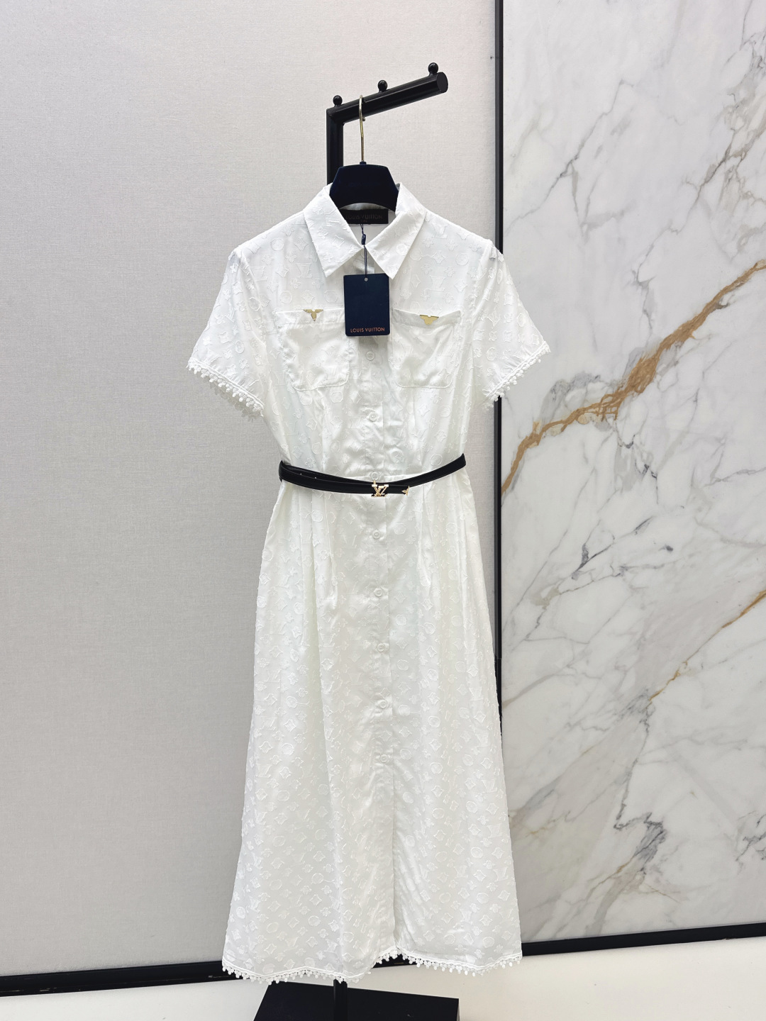 NO:800576,L Family 26Ss————The latest spring and summer logo jacquard long dress is custom-made with imported density Monograw jacquard sheared raw edge fabric. Special material with texture. Every small detail is paid great attention to. Just the right sense of high-end. Three-dimensional tailoring makes the upper body of the garment more refined and western. Mold custom decoration. Full marks for details. Two colors available for sale sml, louis vuitton, skirts,19860909L家 26Ss————春夏最新款logo提花长款连衣裙定制进口密度Monograw提花剪毛边面料 特殊材质有肌理感 每个小细节都非常注重 恰到好处的高级感 立体剪裁 让成衣上身更为精致洋气 开模定制装饰 细节满分 两色现货发售sml,,louis vuitton,skirts,,Women's clothing