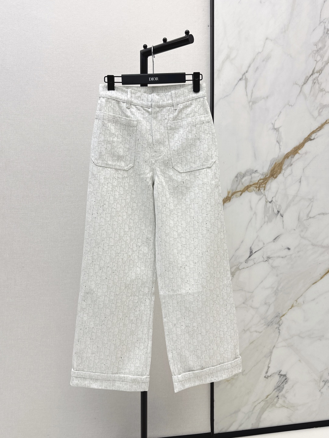 NO:801508,CD 26Ss————The latest spring and summer logo jacquard trousers. Low-key luxury three-dimensional tailoring. Streamlined line design. Noble and elegant with gentle and intellectual temperament. Imported special materials. Soft and comfortable. You will be amazed when you receive it. The texture of the customized fabric is amazing. Two colors available for sale sml,,19860909CD 26Ss————春夏最新款logo提花长裤 低调奢华立体剪裁 精简线条感设计 高贵典雅又尽显温柔知性的气质 进口特殊材质 柔软舒适 收到手会很惊艳 定制面料质感超赞 两色现货发售sml,,,Women's clothing