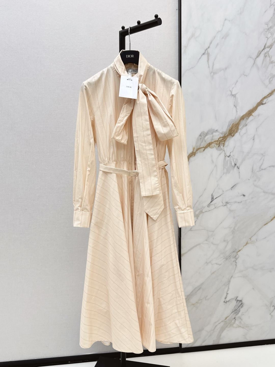 NO:801496,CD 26Ss————The latest diagonal striped long dress with ribbons for spring and summer. Low-key luxury three-dimensional tailoring. Streamlined line design. Noble and elegant yet full of gentle and intellectual temperament. Imported special material. Soft and comfortable. It will be amazing when you receive it. The texture of the customized fabric is amazing. One color ready for sale sml,,skirts,19860909CD 26Ss————春夏最新款斜条纹飘带长款连衣裙 低调奢华立体剪裁 精简线条感设计 高贵典雅又尽显温柔知性的气质 进口特殊材质 柔软舒适 收到手会很惊艳 定制面料质感超赞 一色现货发售sml,,skirts,,Women's clothing