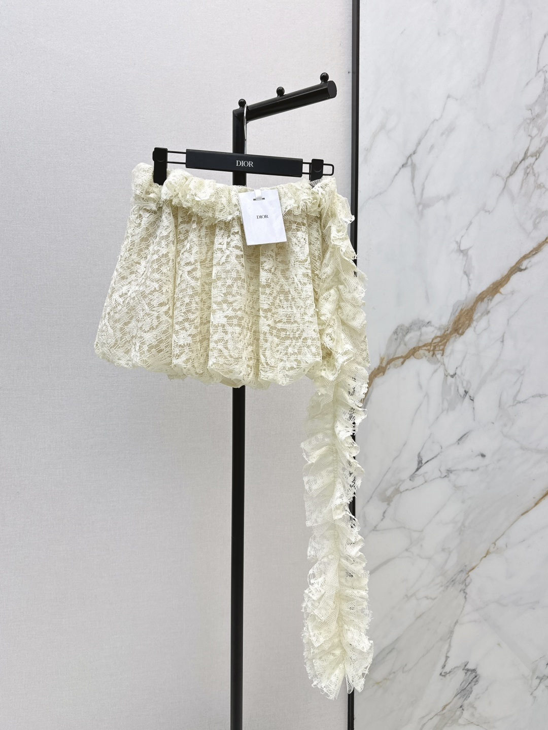 NO:801467,Dilireba's same CD 26Ss————The latest three-dimensional lace bubble bud skirt in spring and summer is made of customized water-soluble lace fabric. It is super upper body and you will fall in love with it. No matter what combination it is, it is instantly smart and fashionable. Invincible and long legs. The bud shape that is very popular this year. The version is very slim and looks good with T-shirts and shirts. Two colors are available in stock, sml, skirts, shirts, tees, t-shirt,19860909迪丽热巴同款 CD 26Ss————春夏最新款立体花边泡泡花苞半裙定制的水溶蕾丝面料 超级上身就会爱上 无论什么搭配都瞬间乖巧时髦 无敌显大长腿 今年很火的花苞造型 版型很显瘦 T恤衬衫搭配都好看 两色现货发售sml,,skirts,shirts,tees，t-shirt,,Women's clothing