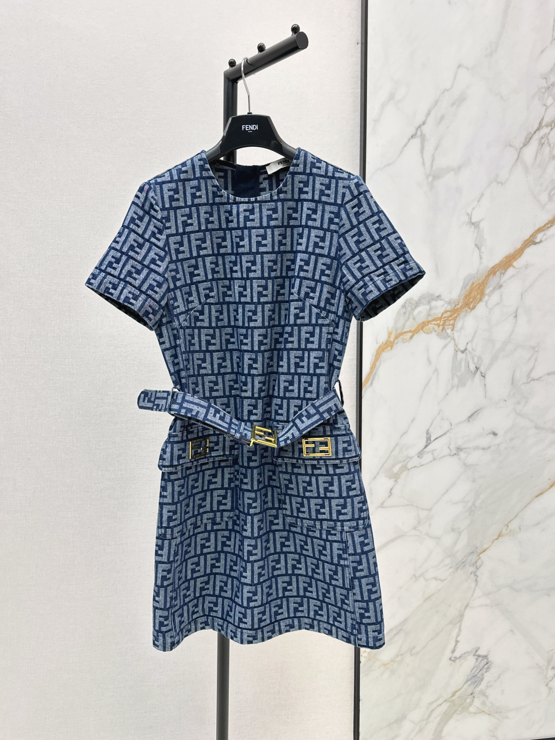 NO:802053,FD 26Ss————The latest super fashionable new denim denim dress for spring and summer. The upper body is cool and sassy with unique color tones. The texture is fine and the cotton feels natural. It has a sinewy feel yet is soft. It is super beautiful. The details are super well made. One color ready for sale sml,,skirts,19860909FD 26Ss————春夏最新款超时髦新款丹宁牛仔连衣裙个性色调上身又酷又飒爽 纹理细腻棉感自然 有筋骨感又不失柔软 超级漂亮 细节做工超级好 一色现货发售sml,,skirts,,Women's clothing