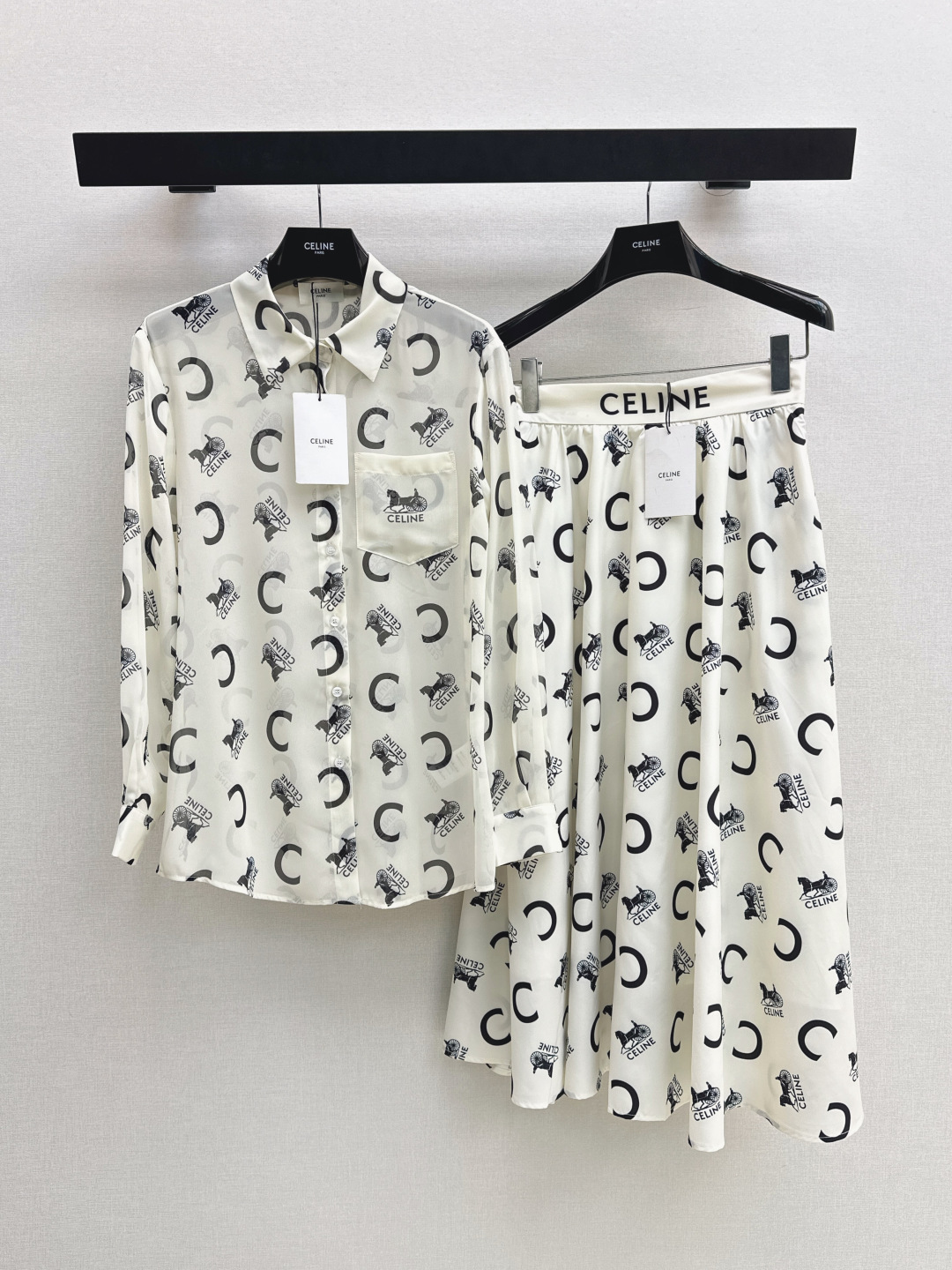 NO:802055,Ce 26Ss————The latest spring and summer letter print suit shirt + umbrella-shaped high-waisted skirt, cute style, full of small details, exquisite workmanship, age-reducing fashion, good hold style, won the hearts of fairies, soft and textured, one color separated, ready for sale, sml lining, skirts, shirts,19860909Ce 26Ss————春夏最新款字母印花套装衬衫+伞状高腰半裙 可A可乖的风格 满满小细节太加分 做工精致 减龄时尚 好HOLD住造型 深得仙女心 柔软有质感 一色分开发 现货发售sml 衬,,skirts,shirts,,Women's clothing