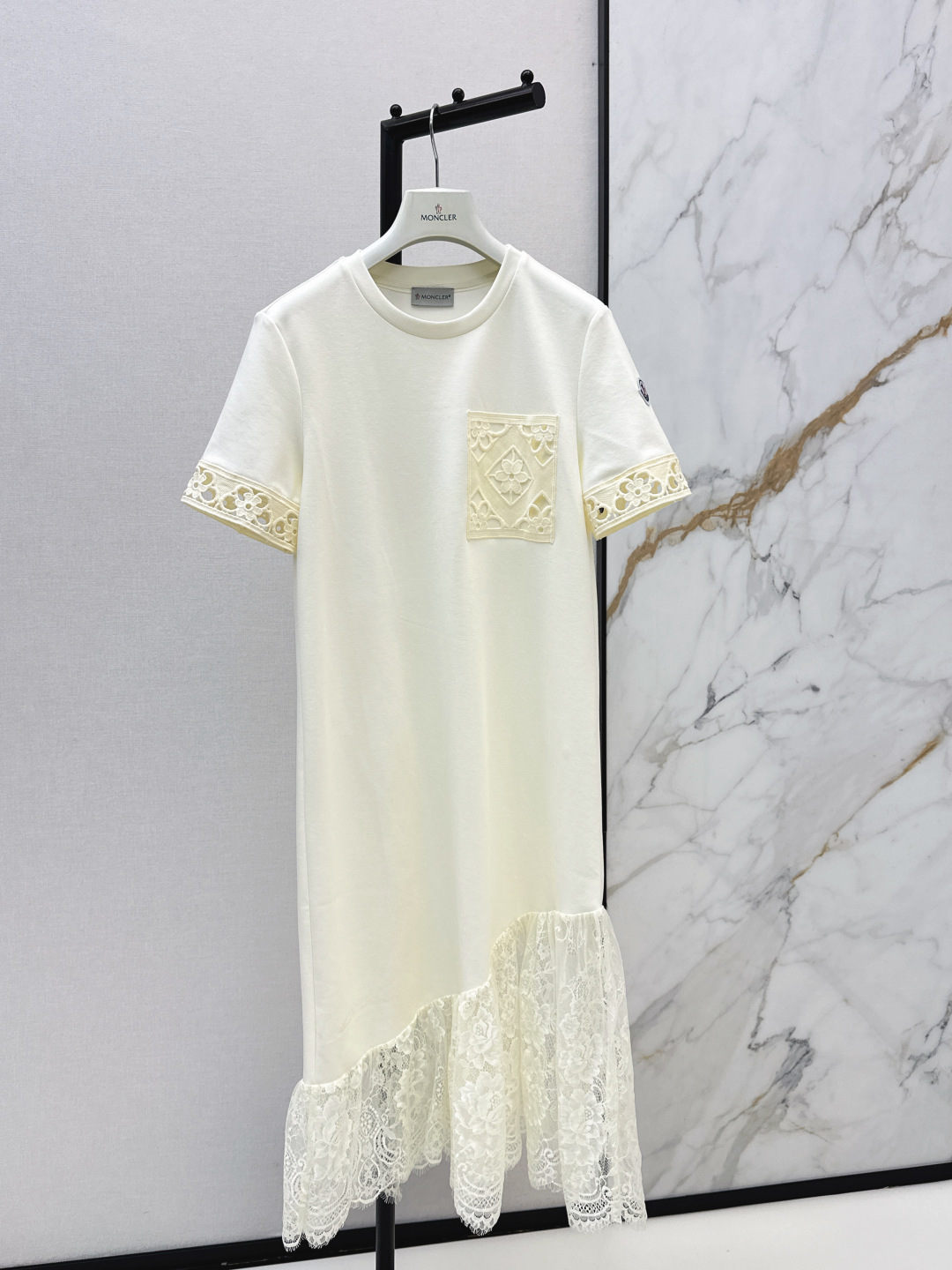 NO:803427,Mc 26Ss————The latest spliced ​​lace long dress for spring and summer. A favorite among fashionistas. Every piece is full of surprises. Casual skirt. High-end fashion craftsmanship. Unrivaled style. No matter the figure. Practical and versatile. Combination of comfort and function. Two colors ready for sale. sml,,skirts,19860909Mc 26Ss————春夏最新款拼接花边长款连衣裙 一款时尚达人的心头好 每一件到手都是惊喜满溢 休闲裙 高级时装工艺 版型绝绝子 不挑身材 实用百搭 舒适与功能相结合 两色现货发售sml,,skirts,,Women's clothing