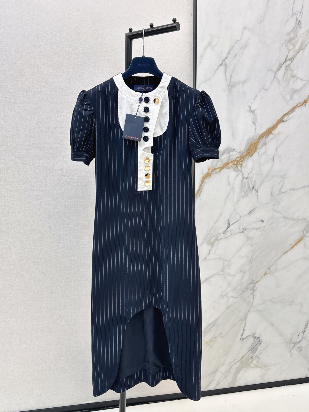 NO:803388,L Family 26Ss————The latest spring and summer contrasting color splicing design striped long dress classic design. The upper body is exquisite and capable. It can be matched easily. The customized imported fabrics are crisp and stylish. Full of high-end. One color ready for sale sml,, louis vuitton, skirts,19860909L家 26Ss————春夏最新款撞色拼接设计条纹长款连衣裙经典款设计 上身精致又干练得体 搭配起来随心应手 定制的进口面料挺括有型 满满的高级感 一色现货发售sml,,louis vuitton,skirts,,Women's clothing