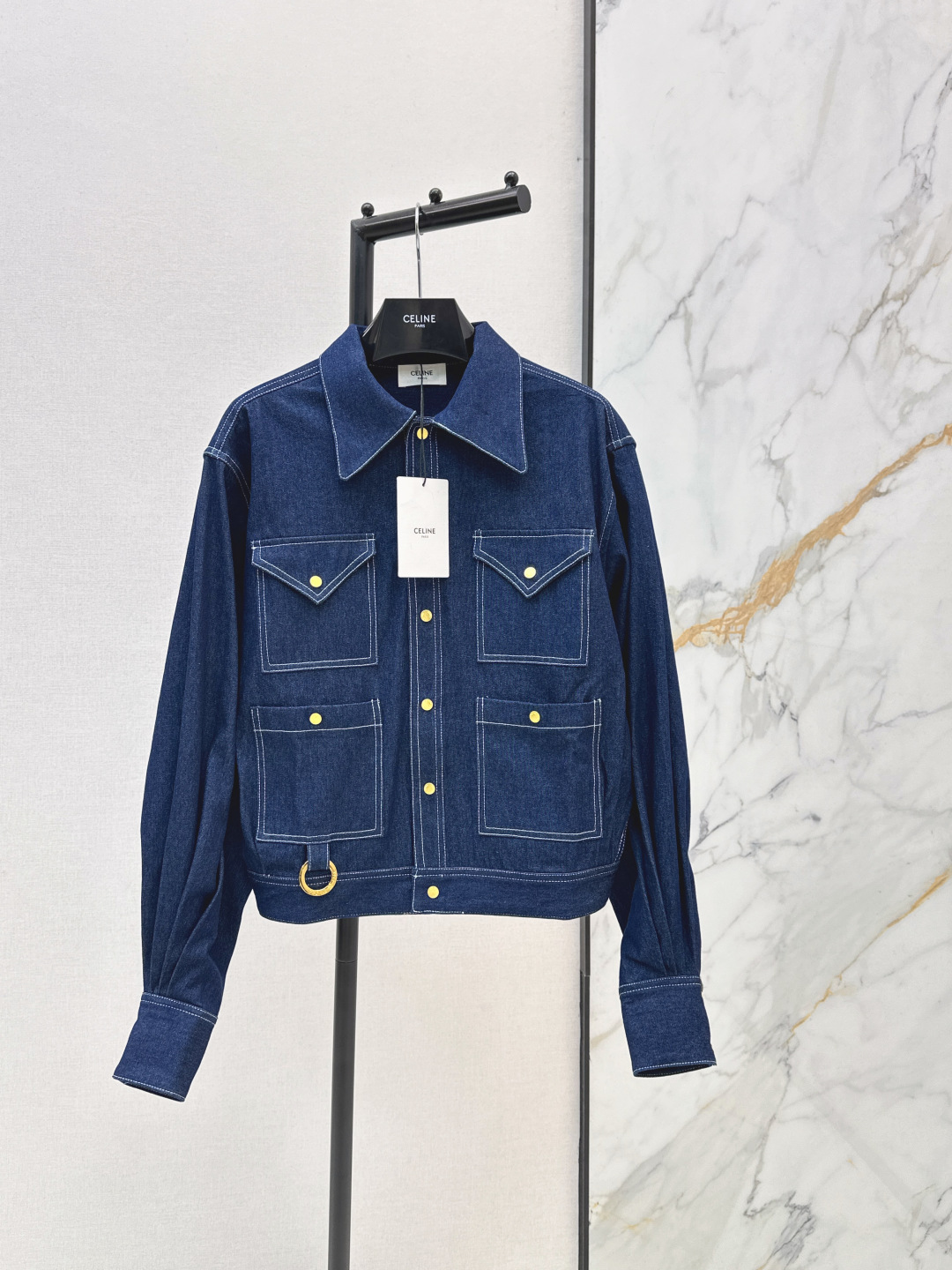 NO:803392,Liu Shishi's same style Ce 26Ss - the latest spring and summer denim jacket shirt with triangular pocket design. Wide-cut tailoring. Pinch-pleat design sleeves are very nice. Overall loose and stylish. Primary color denim color is casual and stylish. One color ready for sale sml,, jackets & coats, shirts,19860909刘诗诗同款 Ce 26Ss————春夏最新款三角口袋设计牛仔外套衬衫 阔型感剪裁 捏褶设计袖子很好看 整体宽松有型 原色牛仔色系休闲有范 一色现货发售sml,,jackets & coats,shirts,,Women's clothing