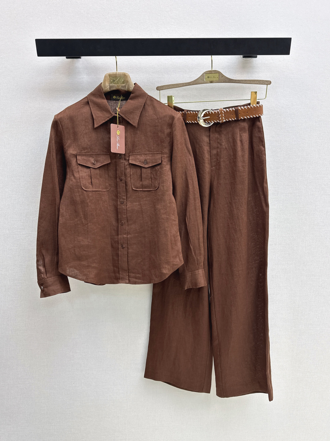 NO:803389,480L 26Ss————The latest linen temperament suit for spring and summer. Long-sleeved shirt with double pocket decoration + high-waisted straight pants. The upper body looks thin and tall. It has a gentle and elegant feeling without losing the aura. The exquisite visual version looks slim but not attractive. Available in one set. Three colors available for sale sml, loro piana, shirts,19860909480L 26Ss————春夏最新款亚麻气质套装 双口袋装饰长袖衬衫+高腰直筒裤 上身显瘦又高挑 不失气场的温柔优雅感 精致既视感版型显瘦不挑人 一套出 三色现货发售sml,,loro piana,shirts,,Women's clothing