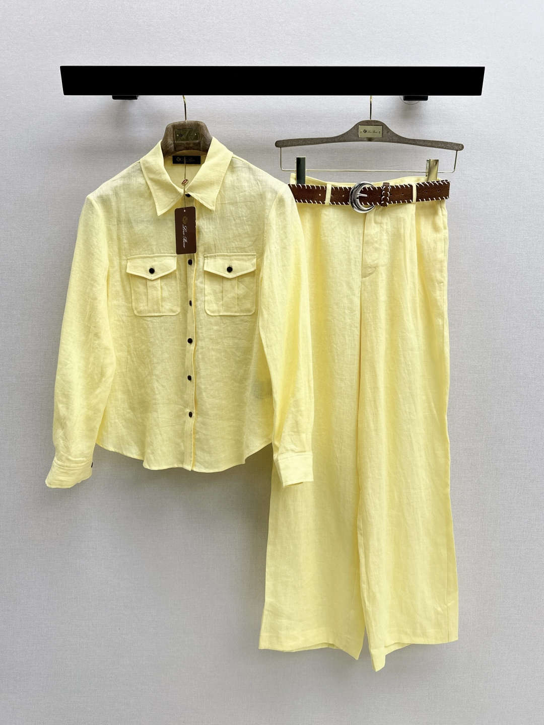 NO:803386,480L 26Ss————The latest linen temperament suit for spring and summer. Long-sleeved shirt with double pocket decoration + high-waisted straight pants. The upper body looks thin and tall. It has a gentle and elegant feeling without losing the aura. The exquisite visual version looks slim but not attractive. Available in one set. Three colors available for sale sml, loro piana, shirts,19860909480L 26Ss————春夏最新款亚麻气质套装 双口袋装饰长袖衬衫+高腰直筒裤 上身显瘦又高挑 不失气场的温柔优雅感 精致既视感版型显瘦不挑人 一套出 三色现货发售sml,,loro piana,shirts,,Women's clothing