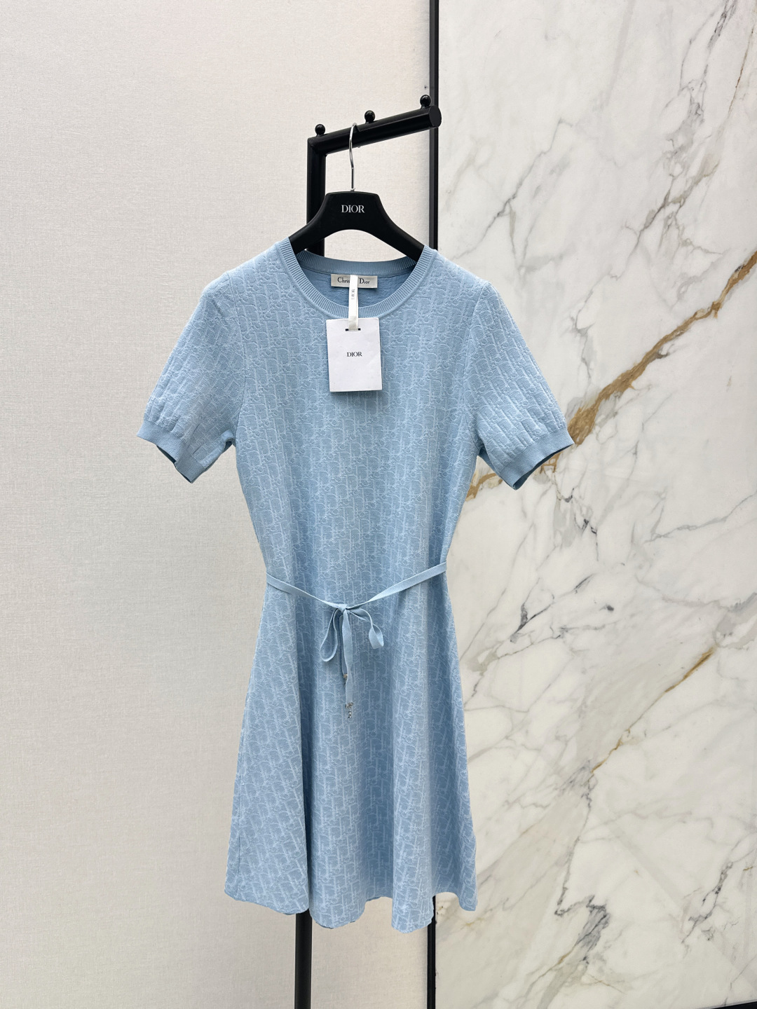 NO:804484,CD 26Ss————The latest spring and summer knitted waisted short-sleeved dress with three-dimensional double weaving process. Original custom imported yarn. Age-reducing temperament suspender belt design. Classic waist A-line version, versatile and not picky. French elegant temperament. Customized imported high count density yarn. Swiss machine double weaving process knitting yarn. The upper body looks thin and tall. Three colors are available for sale sml, skirts, T-shirt,19860909CD 26Ss————春夏最新款针织收腰短袖连衣裙立体双织工艺原版定制进口纱线 减龄气质吊带系腰带设计 经典收腰A字版型百搭不挑人 法式优雅气质 定制进口高支密度纱线瑞士机双织工艺针织纱线 上身显瘦又高挑 三色现货发售sml,,skirts,T-shirt,,Women's clothing