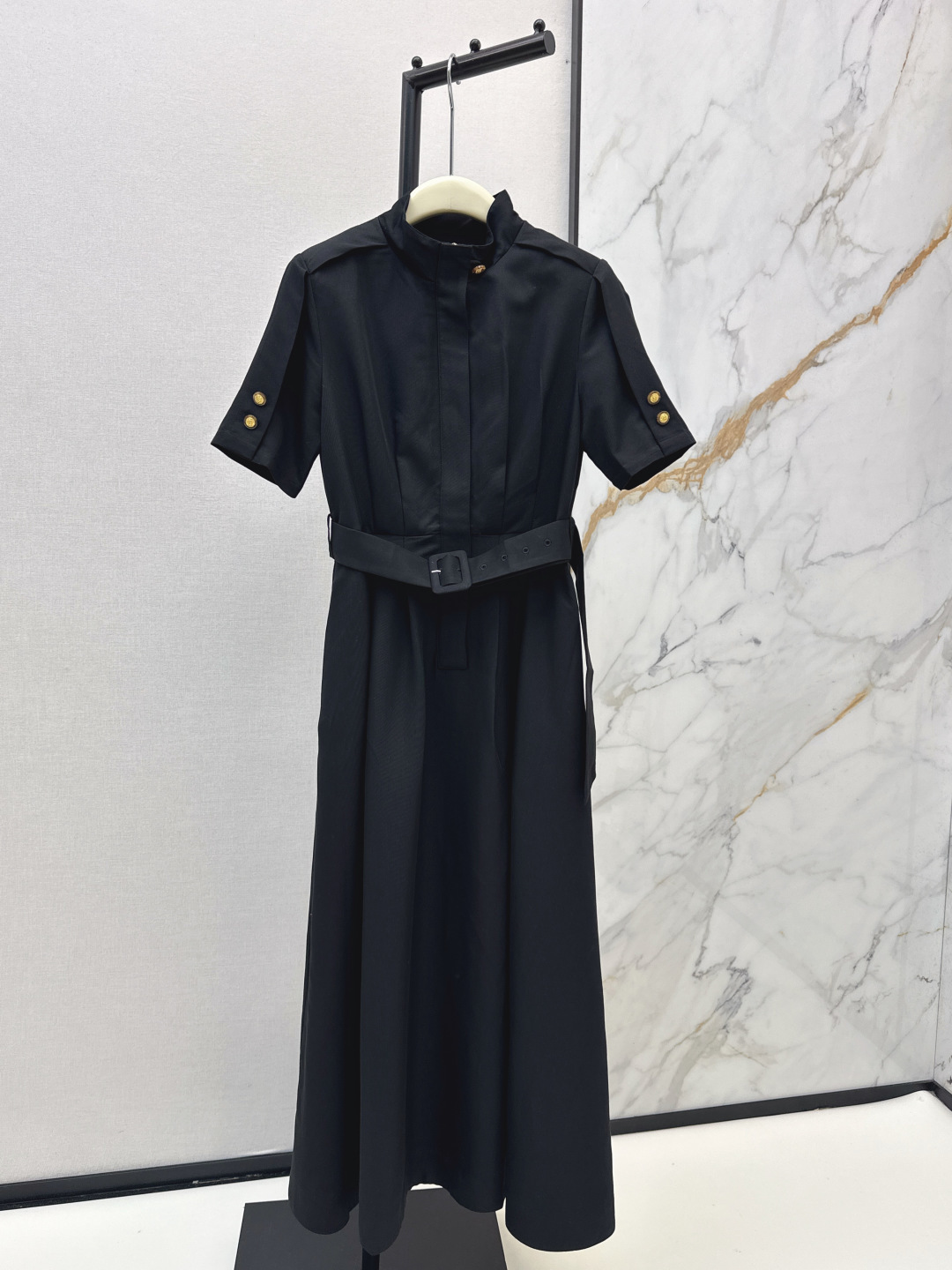NO:804463,350L 26Ss————The latest stand-collar long dress for spring and summer. High-quality one-piece tailoring. Matched with a belt to look slimmer. The straight and comfortable version is highly tolerant. The upper body feels relaxed and relaxed. Effectively enhances the brand style. Two colors available for sale sml, loro piana, skirts,19860909350L 26Ss————春夏最新款立领长款连衣裙高品质一体式版型剪裁 搭配系带腰带显瘦 直筒舒适版型包容度高 上身休闲松弛感满分 有效提升品牌格调 两色现货发售sml,,loro piana,skirts,,Women's clothing