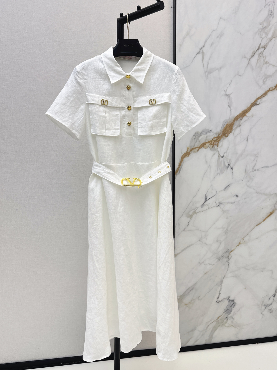 NO:805301,VLTN 26Ss————The latest spring and summer long linen dress with logo hardware decoration, fashionable and low-key, elegant and luxurious, the style is versatile and not picky, one color ready for sale sml,,skirts,19860909VLTN 26Ss————春夏最新款logo五金装饰亚麻长款连衣裙时髦低调 气质又奢华高级 版型百搭不挑人 一色现货发售sml,,skirts,,Women's clothing
