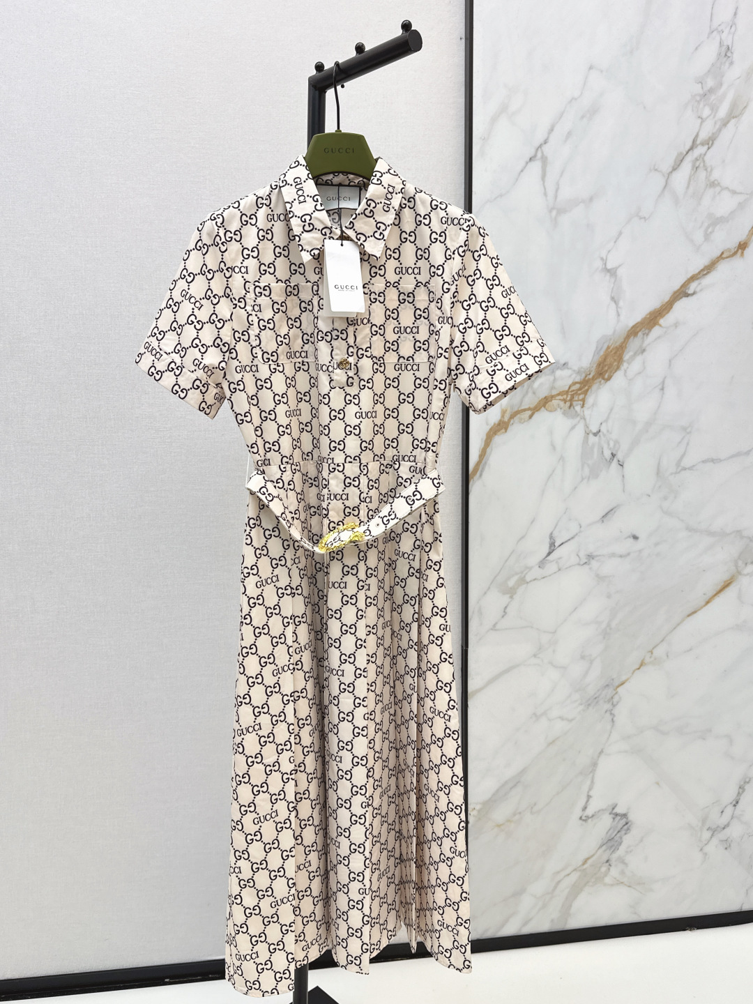 NO:806048,Gu 26Ss————The latest spring and summer logo-printed long dress is full of texture and elegant design. It is OK for daily OL. A fashionable pleated skirt with unique charm. Two colors are available for sale sml,,skirts,19860909Gu 26Ss————春夏最新款logo印花长款连衣裙质感十足 优雅气质设计 日常OL都OK 一款具有独特魅力的时尚百褶裙 两色现货发售sml,,skirts,,Women's clothing