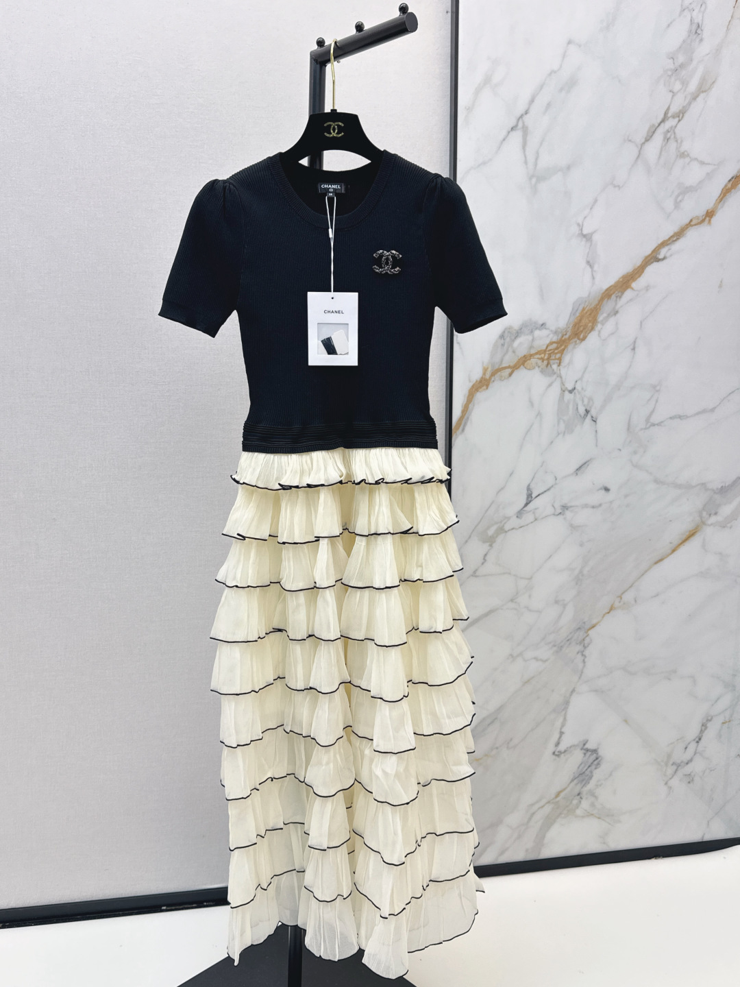 NO:806000,C Home 26Ss————The latest splicing method for spring and summer sweetheart ballet girl dress, lace hem layered cake skirt design, exquisite lace details and soft lines, fashionable but not sweet style, no sense of restraint, not picky to wear, two colors ready for sale sml,,chanel,skirts,19860909C家 26Ss————春夏最新款拼接做法甜心芭蕾少女连衣裙 下摆蕾丝花边层叠蛋糕裙摆设计 精致的花边细节和柔美的线条 时髦又不是甜美的风格 没有束缚感 不挑人穿 两色现货发售sml,,chanel,skirts,,Women's clothing