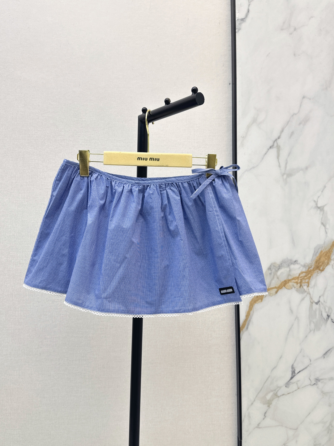 NO:806443,Miu 26Ss - the latest college style blue plaid Mini short skirt for spring and summer. A vibrant and girly college style pattern. The classic blue plaid with lace design brings you back to 18 years old. The classic Miu style is suitable for a variety of outfits. The classic black and white logo on the waist is low-key and recognizable. The custom-woven white lace trim on the skirt is so delicate, well-behaved and sweet. Even when walking, it has a light and girlish feel.  It can be combined with a set of shirts from the same series to make a playful and same-color outfit, refreshing and age-reducing. One color ready for sale sml,,miumiu,skirts,shirts,19860909Miu 26Ss————春夏最新款学院风蓝格子Mini短款半裙 元气又少女的学院风格纹 经典蓝色格纹搭配花边设计直接嫩回18岁 巨经典Miu风版型适合多种穿搭 腰身贴饰经典黑白logo徽标低调又有辨识度 裙摆定织白色蕾丝花边饰边好精致哦乖巧又甜美 连走路都自带轻盈少女感 可以和同系列衬衫一套做俏皮同色系穿搭清爽又减龄 一色现货发售sml,,miumiu,skirts,shirts,,Women's clothing