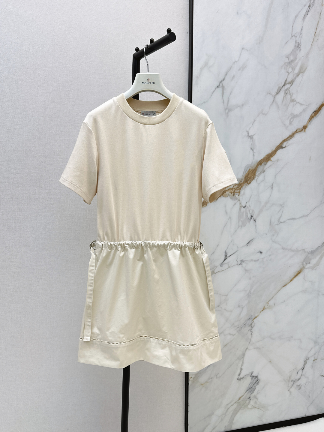 NO:832705,Mc 26Ss————The latest spring and summer badge-decorated round-neck splicing dress is a fashionista’s favorite. Every piece is full of surprises. Casual skirt. High-end fashion craftsmanship. The perfect version. No matter the figure. Practical and versatile. Comfort and function are combined. Two colors are available for sale sml,,skirts,19860909Mc 26Ss————春夏最新款徽章装饰圆领拼接连衣裙一款时尚达人的心头好 每一件到手都是惊喜满溢 休闲裙 高级时装工艺 版型绝绝子 不挑身材 实用百搭 舒适与功能相结合 两色现货发售sml,,skirts,,Women's clothing
