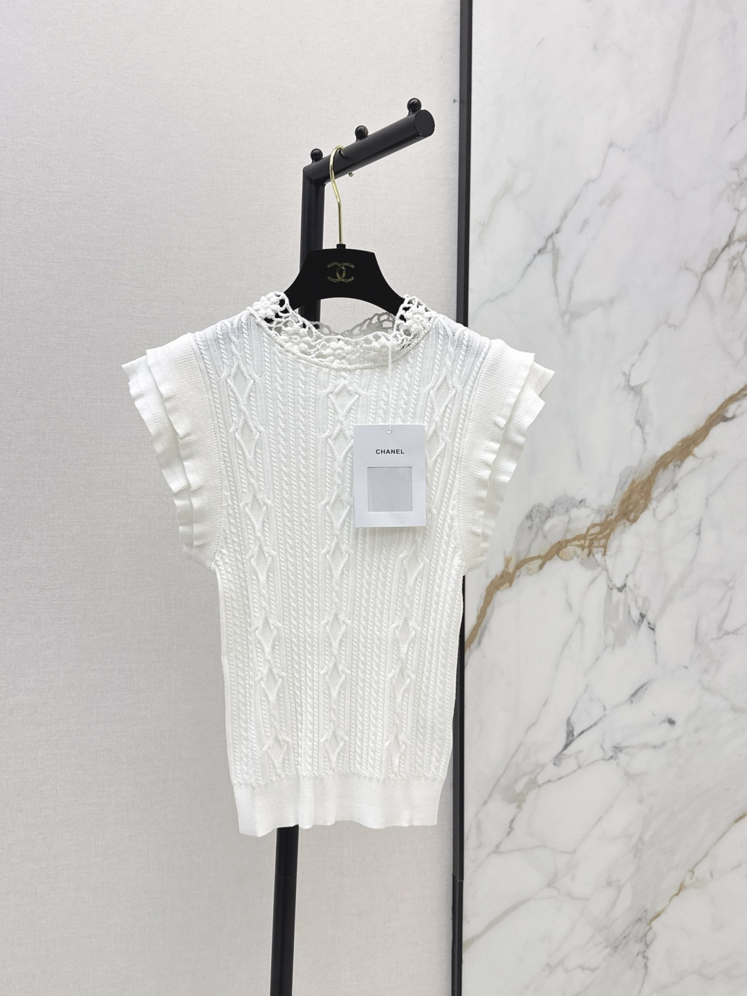 NO:832786,C Home 26Ss————The latest spring and summer coco girl outfit with lace-decorated stand-collar top, classic and unflattering shape, the upper body is slimming, a must-have and versatile artifact for Bai Fumei. One color ready for sale sml,,chanel,19860909C家 26Ss————春夏最新款coco女孩穿搭花边装饰立领上衣经典不挑人版型上身巨显瘦 白富美必备百搭神器 一色现货发售sml,,chanel,,Women's clothing