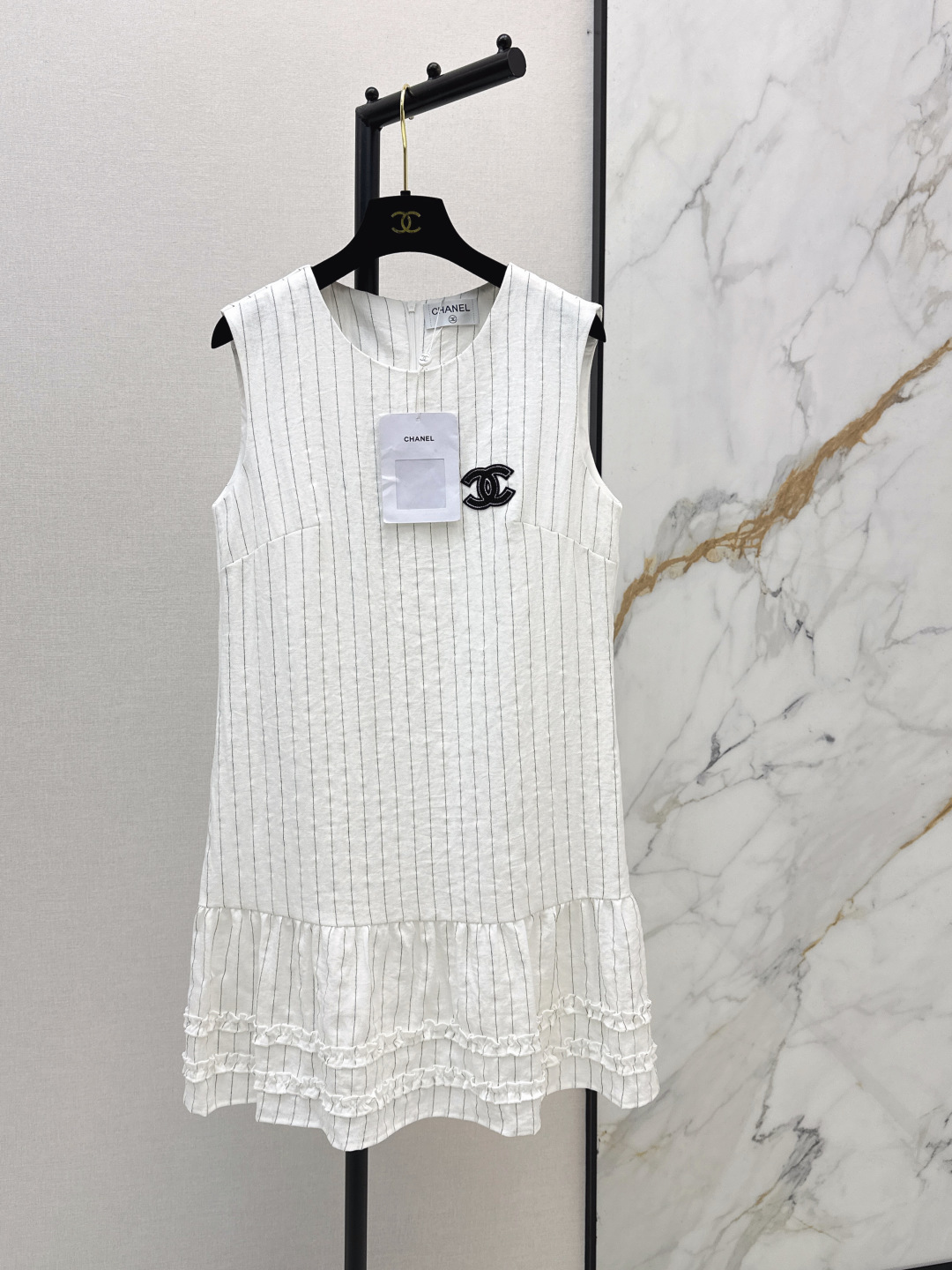 NO:833476,C Home 26Ss————The latest spliced ​​double-skirt sleeveless dress in spring and summer has a super western style. The upper body is casually high-end and effortlessly fashionable. The overall shape is simple and elegant. The silhouette is comfortable to wear. It is intellectual and atmospheric. It creates a cool and high-end feel. Two colors are available in stock, sml,,chanel,skirts,19860909C家 26Ss————春夏最新款拼接双层裙摆无袖连衣裙版型超洋气 上身就一整个不经意的高级 毫不费力的时髦 整体简约大方 廓形穿着舒适 知性大气 打造飒爽高级感 两色现货发售sml,,chanel,skirts,,Women's clothing