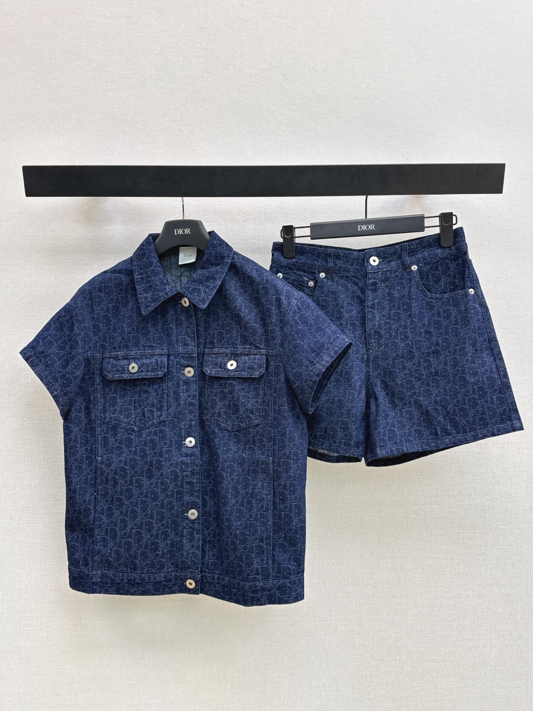 NO:834173,CD 26Ss————The latest nautical series denim sleeveless jacket for spring and summer, customized yarn-dyed jacquard craft washed denim fabric, high-end and fashionable!  A must-have item for your wardrobe, elegant small lapel, classic H short version, slimming upper body, casual and fashionable handsome item, imported denim fabric enzyme washing process, one color ready for sale sml,,jackets & coats,jackets & coats,19860909CD 26Ss————春夏最新款航海系列牛仔无袖夹克外套定制色织提花工艺洗水牛仔面料高级又时髦！衣橱必备的万年搭 气质小翻领经典H短款版型上身巨显瘦 休闲时髦的帅气单品 进口牛仔面料酵素洗水工艺 一色现货发售sml,,jackets & coats,jackets & coats,,Women's clothing