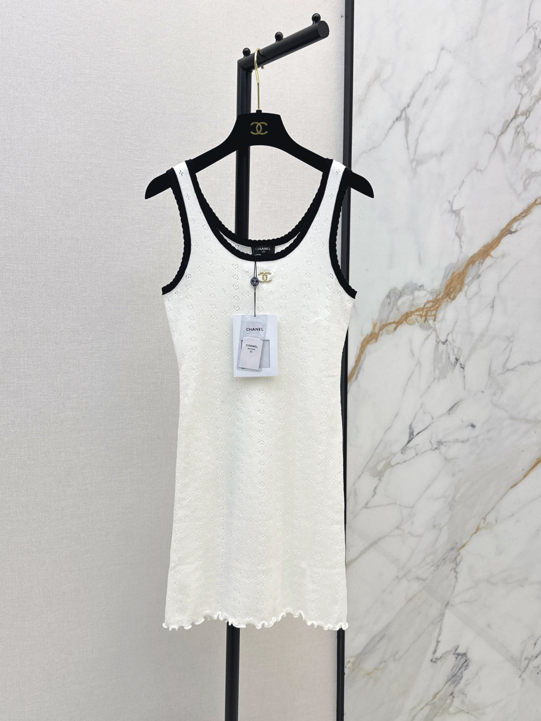 NO:834172,C Home 26Ss————The latest spring and summer knitted dress with contrasting color trim design. A retro style skirt with a high-end elegance. It can meet various daily needs. The style is really timeless and timeless. Two colors are available for sale sml, chanel, skirts,19860909C家 26Ss————春夏最新款撞色镶边设计针织连衣裙 一股复古的小香风气质裙子 自带高级的优雅气质 满足日常各种需求的穿搭 小香风真的特别耐看不过时 两色现货发售sml,,chanel,skirts,,Women's clothing