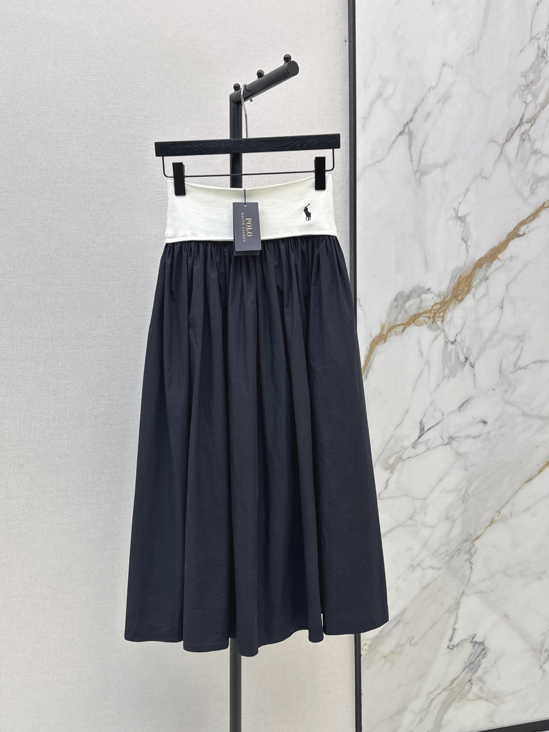 NO:834193,RL 26Ss————The latest pony embroidered girdle splicing skirt in spring and summer. Recommended god-level skirt. Very popular. Elastic thread splicing cotton design. It has a girdle design. It perfectly modifies the waist shape. The upper body is like a supermodel leg. It looks very tall. It is excellent no matter what it is paired with. The skirt is very large. It is three-dimensional and stylish. It is super fashionable. Two colors are available for sale sml,,skirts,19860909RL 26Ss————春夏最新款小马刺绣腰封拼接半裙 神级半裙推荐 超高人气 松紧螺纹拼接棉质设计 有种腰封设计感 完美的修饰腰型 上身就是超模腿 很显高 无论搭配什么都出色 裙摆用量很足 立体有型 超时髦 两色现货发售sml,,skirts,,Women's clothing