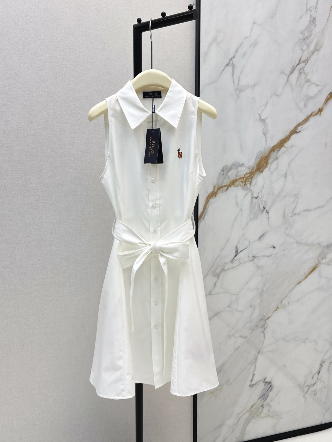 NO:836112,RL 26Ss————The latest colorful pony embroidered strappy dress for spring and summer. All three colors are very beautiful. It is particularly white. It is both age-reducing and fashionable. It is matched with a belt design. It can properly wear out the waist and is especially slim. The upper body effect is full of vitality and age-reducing. It is made of light Oxford cotton fabric. Three colors are available for sale sml,,skirts,19860909RL 26Ss————春夏最新款彩色小马刺绣绑带连衣裙 三个颜色都很好看 特别显白 减龄又时髦 搭配了系腰带设计 妥妥的穿出小蛮腰 特别显瘦 上身效果一整个活力减龄 采用轻薄的牛津棉面料 三色现货发售sml,,skirts,,Women's clothing