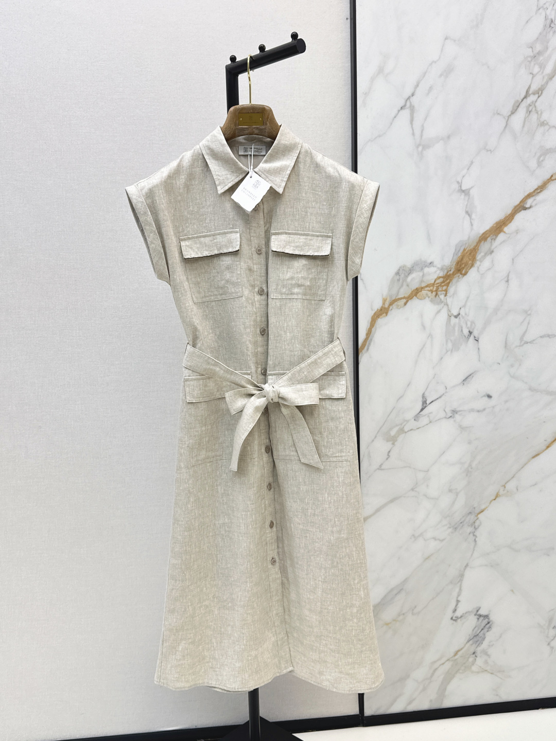 NO:836152,Italian elegant outfit Bc 26Ss————Latest spring and summer lace-up waistline linen long dress Italian style copper chain custom stitching minimalist luxury but not simple The waist tie draws out the waist curve, allowing femininity to be sublimated in toughness. Easy to control for commuting wear. Two colors available for sale sml,,skirts,19860909意式优雅穿搭 Bc 26Ss————春夏最新款系带收腰亚麻长款连衣裙意式风铜链定制拼接极简主义奢华不简 腰部系带勒出腰身曲线 让柔美在硬朗中升华 通勤穿搭轻松驾驭 两色现货发售sml,,skirts,,Women's clothing