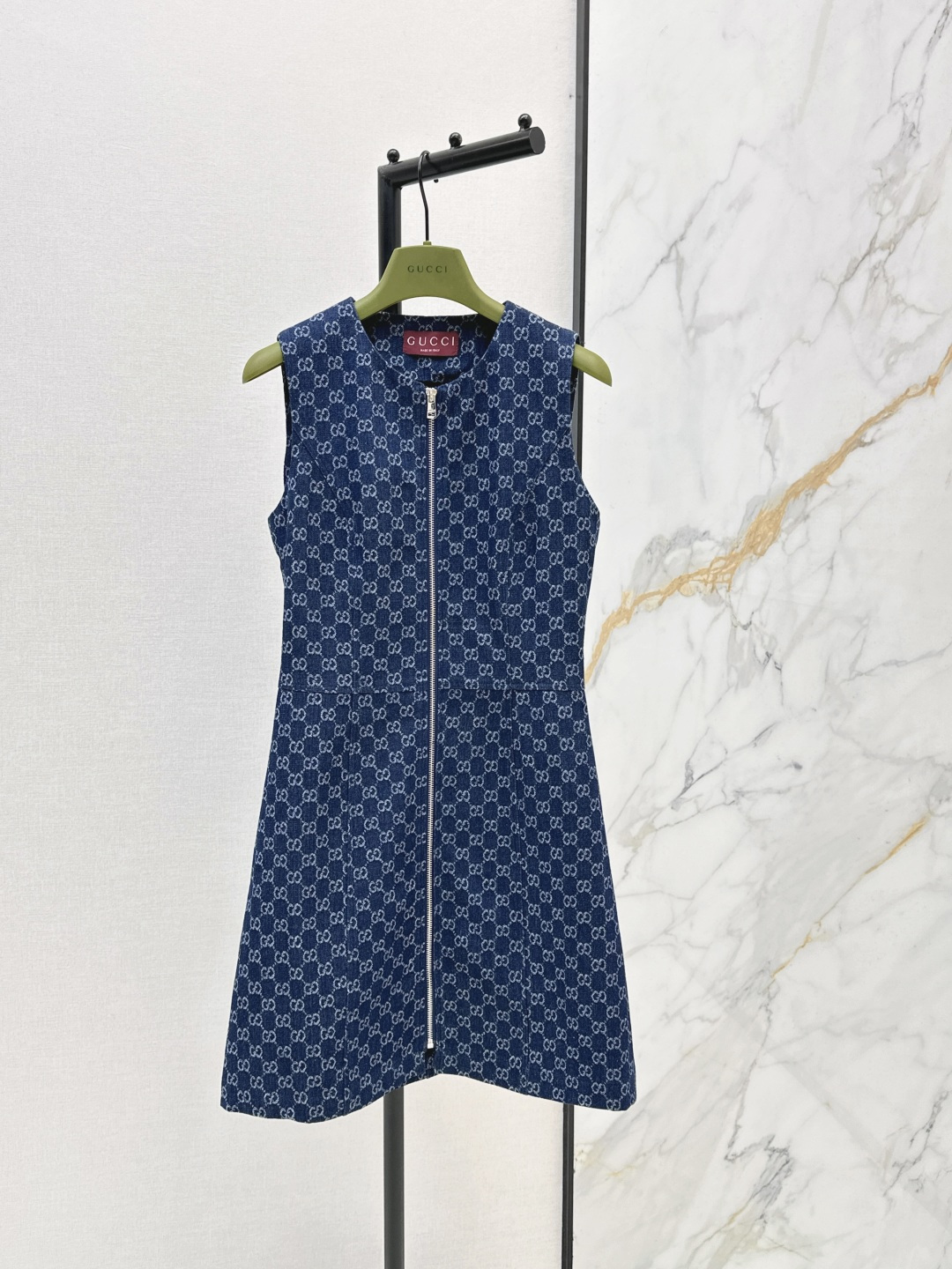 NO:836713,Gu 26Ss————The latest gg jacquard denim sleeveless dress for spring and summer, fashionable new denim denim. The upper body is cool and sassy with unique color tones. The texture is fine and the cotton feels natural. It is muscular yet soft. Super beautiful. One color ready for sale sml,,skirts,19860909Gu 26Ss————春夏最新款gg提花牛仔无袖连衣裙时髦新款丹宁牛仔 个性色调上身又酷又飒爽 纹理细腻棉感自然 既有筋骨感又不失柔软 超级漂亮 一色现货发售sml,,skirts,,Women's clothing