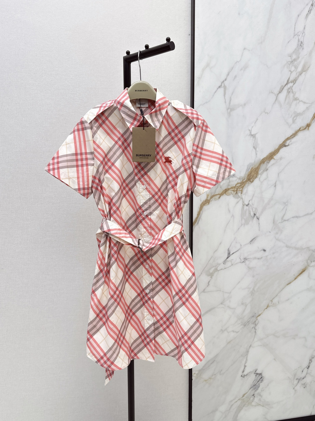 NO:836738,Bur 26Ss————The latest retro plaid dress for spring and summer. Fashionable and low-key, with a luxurious and high-end temperament. The version is versatile and not picky. The original customized technical fabric is available in one color. sml,,burberry,skirts,19860909Bur 26Ss————春夏最新款复古格纹连衣裙 时髦低调 气质又奢华高级 版型百搭不挑人 原版定制科技面料 一色现货发售 sml,,burberry,skirts,,Women's clothing