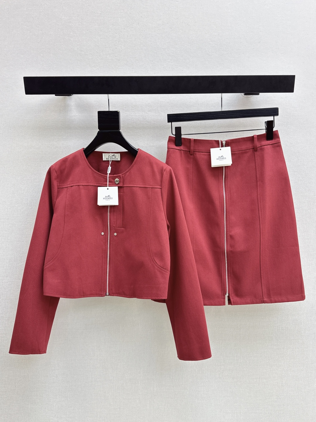 NO:837572,Her 26Ss————The latest spring and summer zippered round neck jacket, low-key luxury three-dimensional tailoring, streamlined line design, noble and elegant, and full of gentle and intellectual temperament. Imported special materials will be amazing when you receive it. Customized fabric texture is awesome. Three colors available for sale smlxl,,jackets & coats,19860909Her 26Ss————春夏最新款拉链圆领外套低调奢华立体剪裁 精简线条感设计 高贵典雅又尽显温柔知性的气质 进口特殊材质 收到手会很惊艳 定制面料质感超赞 三色现货发售smlxl,,jackets & coats,,Women's clothing