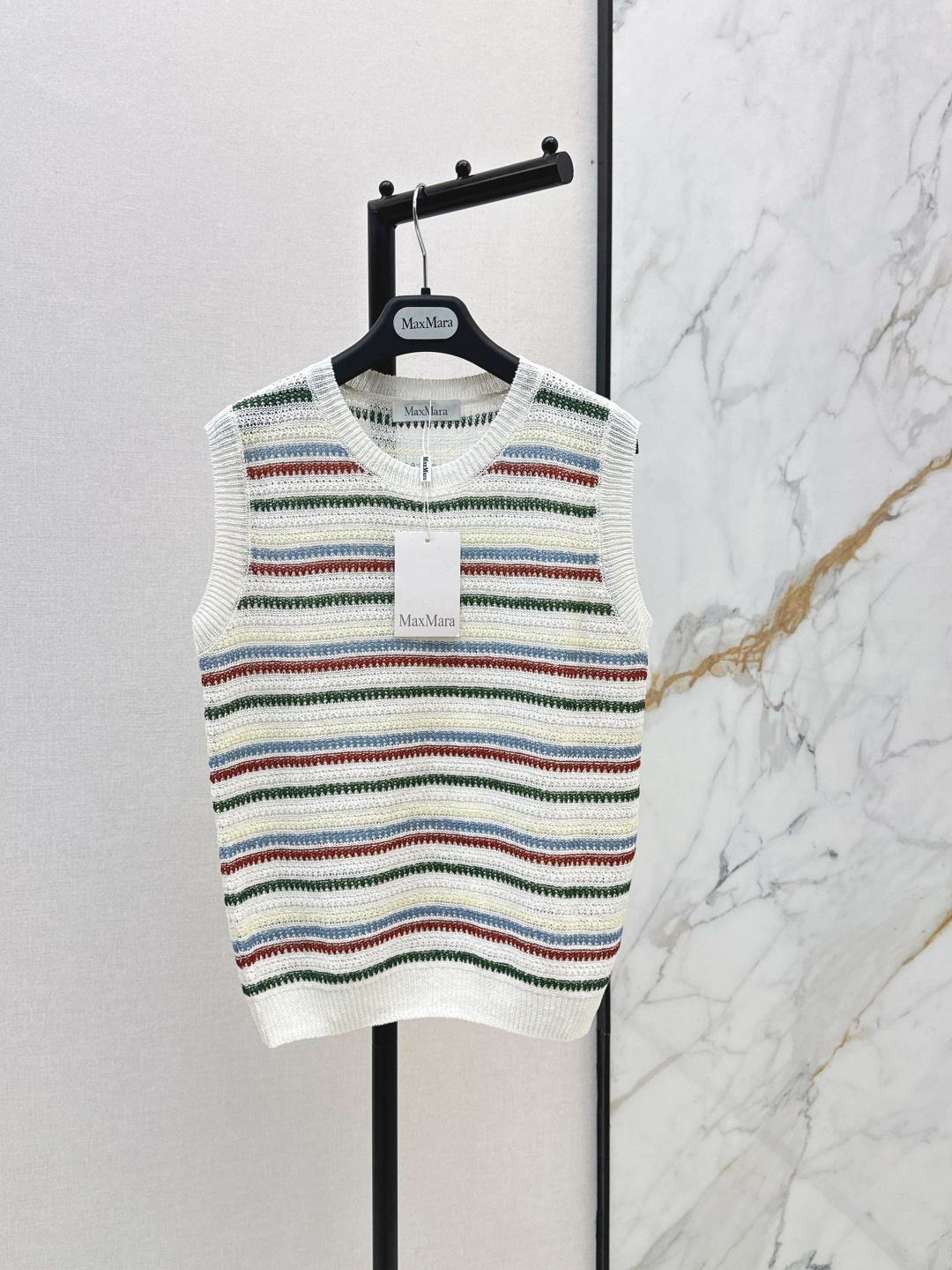 NO:837521,Max 26Ss————The latest color-striped hollow sleeveless sweater for spring and summer. Heavy-duty hollow weaving. The upper body is breathable and refreshing. A versatile basic style that can be controlled by any figure. Daily recommendation. Casual and fashionable. One color ready for sale sml,,19860909Max 26Ss————春夏最新款彩条镂空无袖针织衫重工镂空织法 上身透气清爽 百搭的基础班型 不管是什么身材都可以驾驭 日常推荐 休闲又时髦 一色现货发售sml,,,Women's clothing