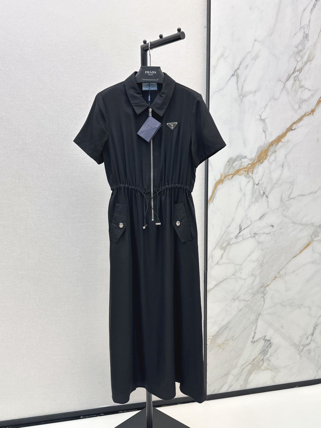 NO:838191,PD 26Ss————The latest spring and summer drawstring waist long dress, classic design. The upper body is exquisite and capable. It can be matched easily. The customized imported fabric is crisp and stylish. It has a full sense of luxury. Two colors are available in stock. sml,,skirts,19860909PD 26Ss————春夏最新款抽绳收腰长款连衣裙经典款设计 上身精致又干练得体 搭配起来随心应手 定制的进口面料挺括有型 满满的高级感 两色现货发售sml,,skirts,,Women's clothing