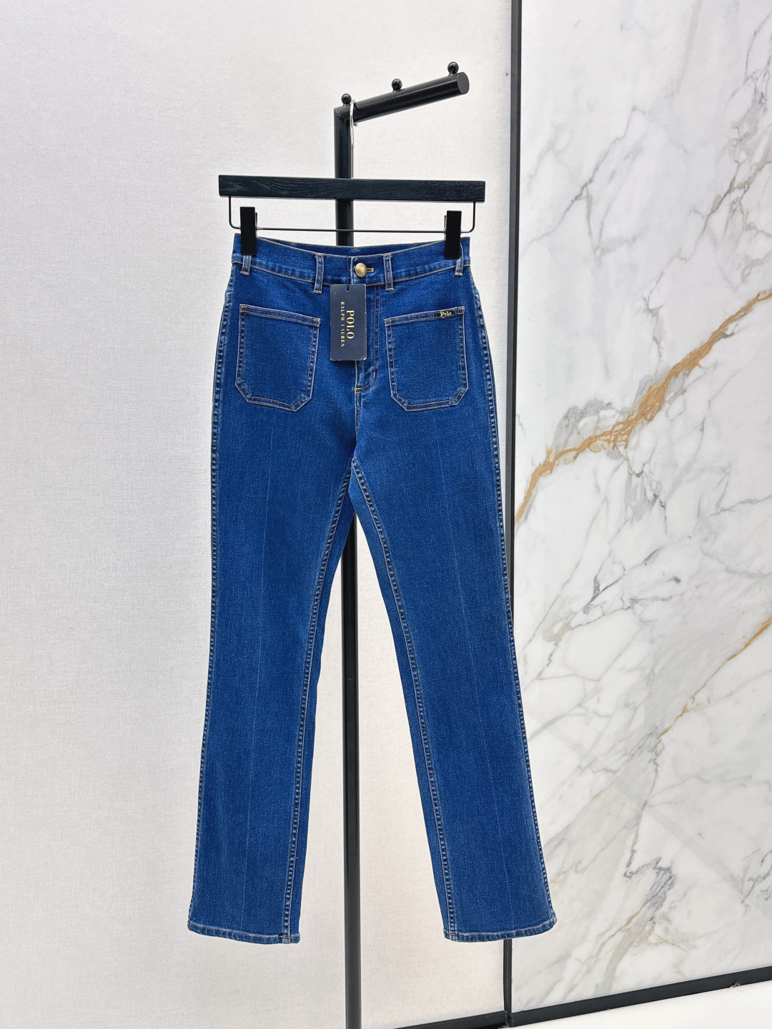 NO:838228,Hot item recommendation: RL 26Ss - the latest spring and summer slim-fitting jeans with classic embroidery decoration. Classic collection-level version. The slim-fitting cut is particularly tall on the upper body. The whole version is smooth and not tight. It has micro elasticity. It is very comfortable to wear and washes beautifully. Two colors are available in stock sml,,jeans,19860909爆单款推荐 RL 26Ss————春夏最新款后贝经典刺绣装饰修身牛仔裤 经典的收藏级别版型 修身版型剪裁上身特别显高 整个版型流畅不会紧绷 带有微弹性 穿起来很舒服 洗水也很漂亮 两色现货发售sml,,jeans,,Women's clothing