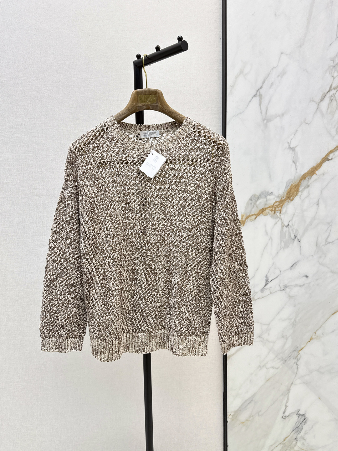 NO:838849,Bc 26Ss————The latest hollow round neck sweater yarn in spring and summer is mixed with sequins. It is sparkling and beautiful in person. This year’s old money style outfit is light and breathable and very suitable for summer wear. The design of the sleeves is very good at covering the meat. Crochet and sequins are the finishing touches of the whole dress. The simpler, the more noble. This year’s BC is really true to the heart. Isshiki is on sale sml,,sweaters,19860909Bc 26Ss————春夏最新款镂空圆领毛衣纱线夹杂着珠片 波光粼粼 实物很美 今年的老钱风穿搭 轻盈透气很适合夏季穿搭 袖子的设计很好的盖住拜拜肉 钩花与珠片都是整件衣服的点睛之笔 越简单越高贵 今年的BC真是做到心里去了 一色现货发售sml,,sweaters,,Women's clothing