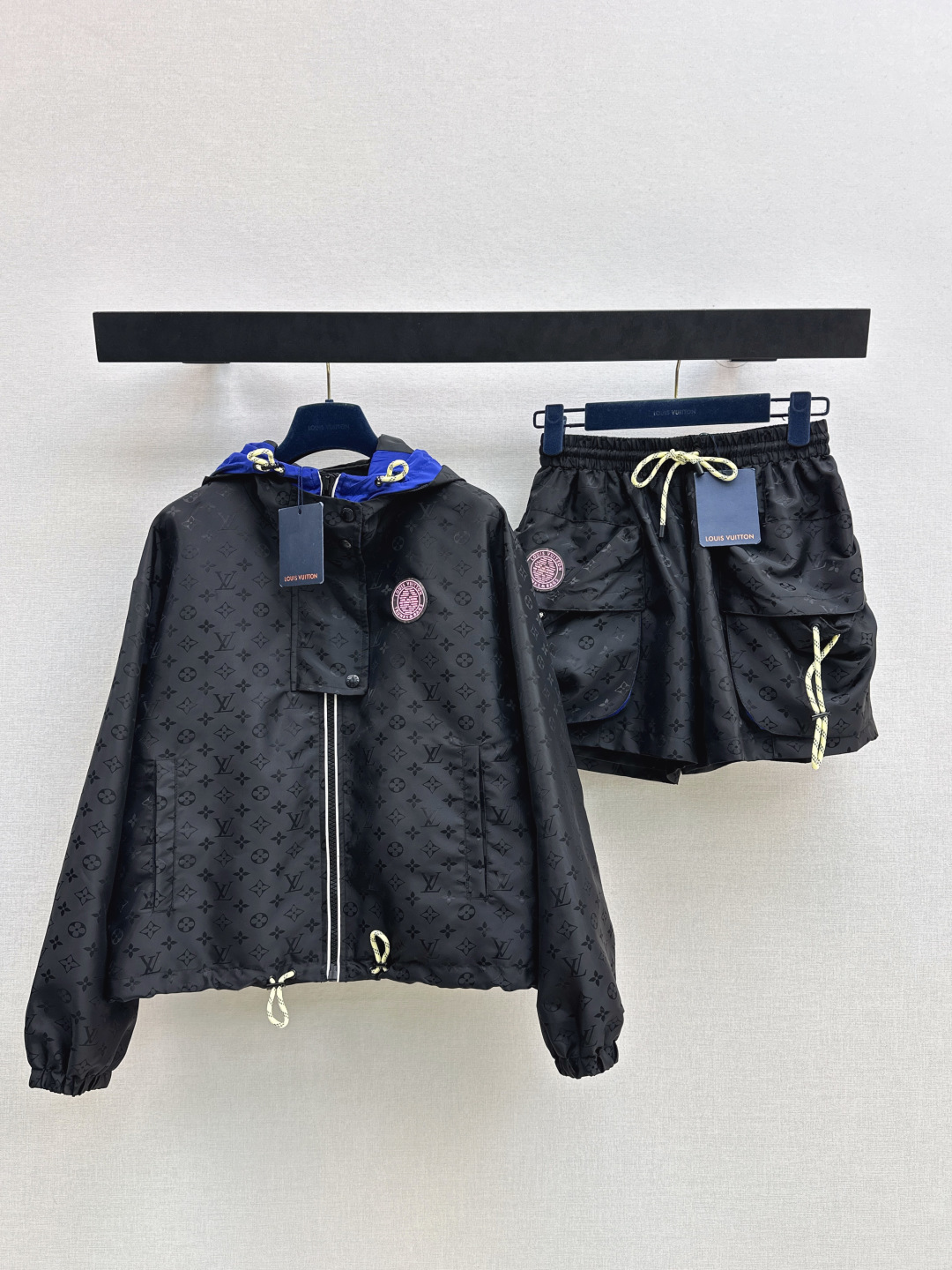 NO:839357,Jackets, shorts, L home 26Ss————The latest spring and summer logo jacquard casual suit has a cute style. It is full of small details and is a plus. It has exquisite workmanship and a good HOLD style. It has won the hearts of fairies. Two colors are developed separately. Ready for sale smlxl,, louis vuitton, shorts, jackets & coats,19860909外套 短裤L家 26Ss————春夏最新款logo提花休闲套装可A可乖的风格 满满小细节太加分 做工精致 好HOLD住造型 深得仙女心 两色分开发 现货发售smlxl,,louis vuitton,shorts,jackets & coats,,Women's clothing
