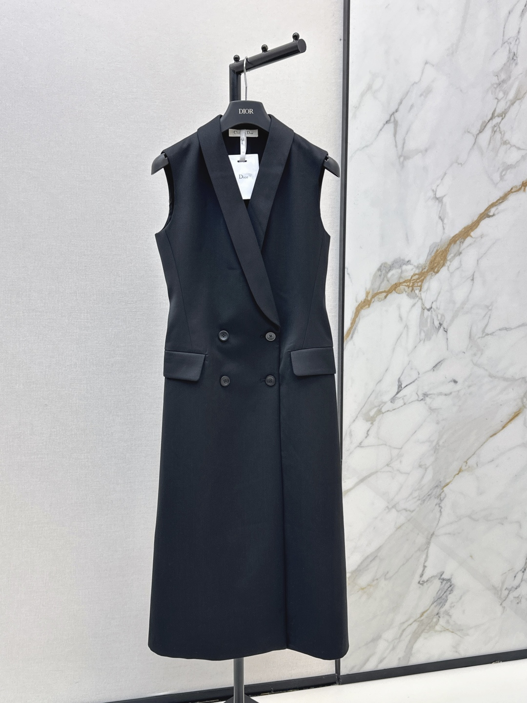 NO:839329,CD 26Ss————The latest spring and summer elegant lady temperament long vest jacket is simple and elegant. Very high-end imported texture. Look carefully at the details. The color is super right and the upper body is very cool. Clean and classy. Improves temperament. One color ready for sale smlxl,,jackets & coats,19860909CD 26Ss————春夏最新款优雅lady气质长款马甲外套简洁大气 非常高级的进口质地 仔细看细节 颜色超正上身非常飒爽 干净有品 提气质 一色现货发售smlxl,,jackets & coats,,Women's clothing