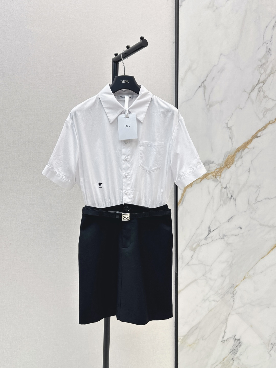 NO:839424,Exclusive first CD 26Ss - the latest Miss series belt with spliced ​​lapel shirt dress for spring and summer. Elegant, versatile, handsome, professional and casual, easy to wear for a good figure. The delivery belt is decorated with waist, slimming and high-end~ One color ready for sale sml,,skirts,shirts,19860909独家首发 CD 26Ss——春夏最新款miss系列腰带拼接翻领衬衫连衣裙 优雅气质百搭帅气职业休闲 轻松穿出好身材 配送腰带装饰收腰显瘦高级感满满～一色现货发售sml,,skirts,shirts,,Women's clothing